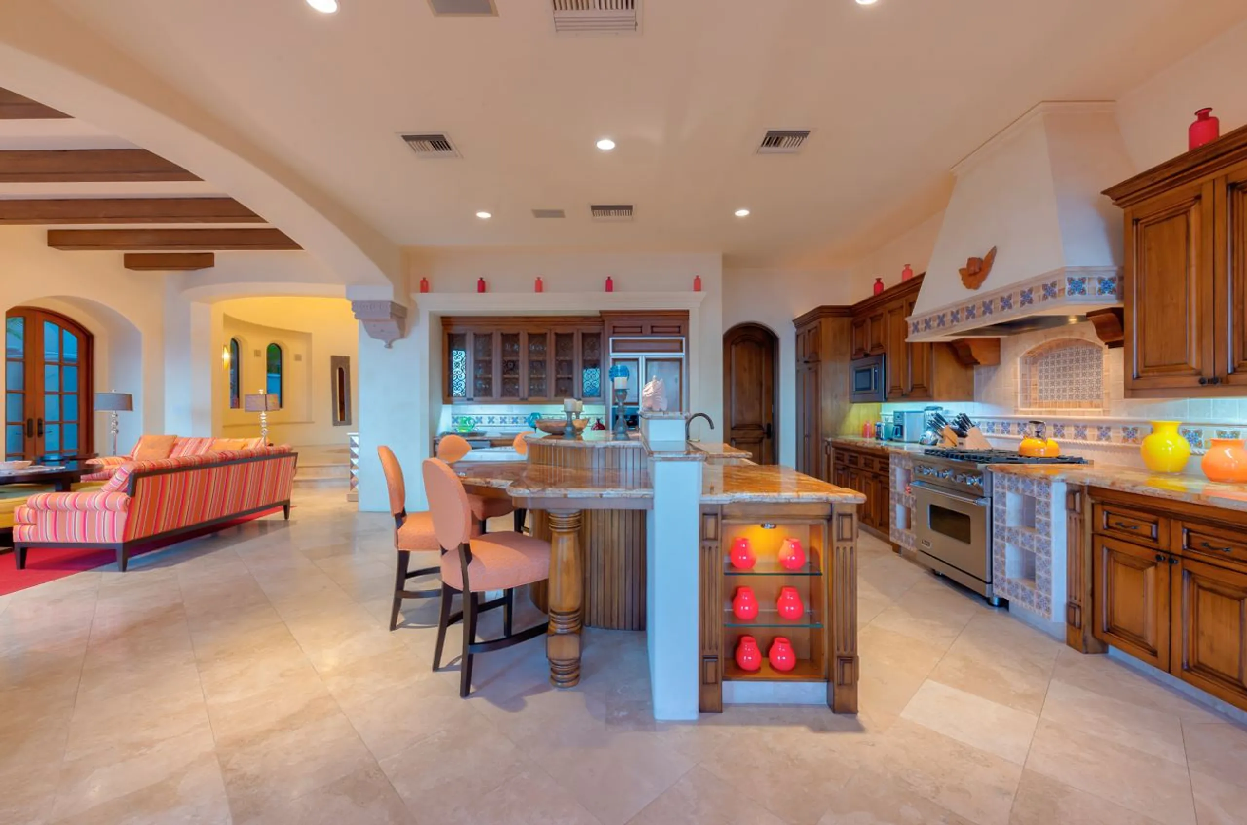 Sumptuously Furnished Oceanview Villa with Private Swimming Pool and Stunning Views — photograph 10