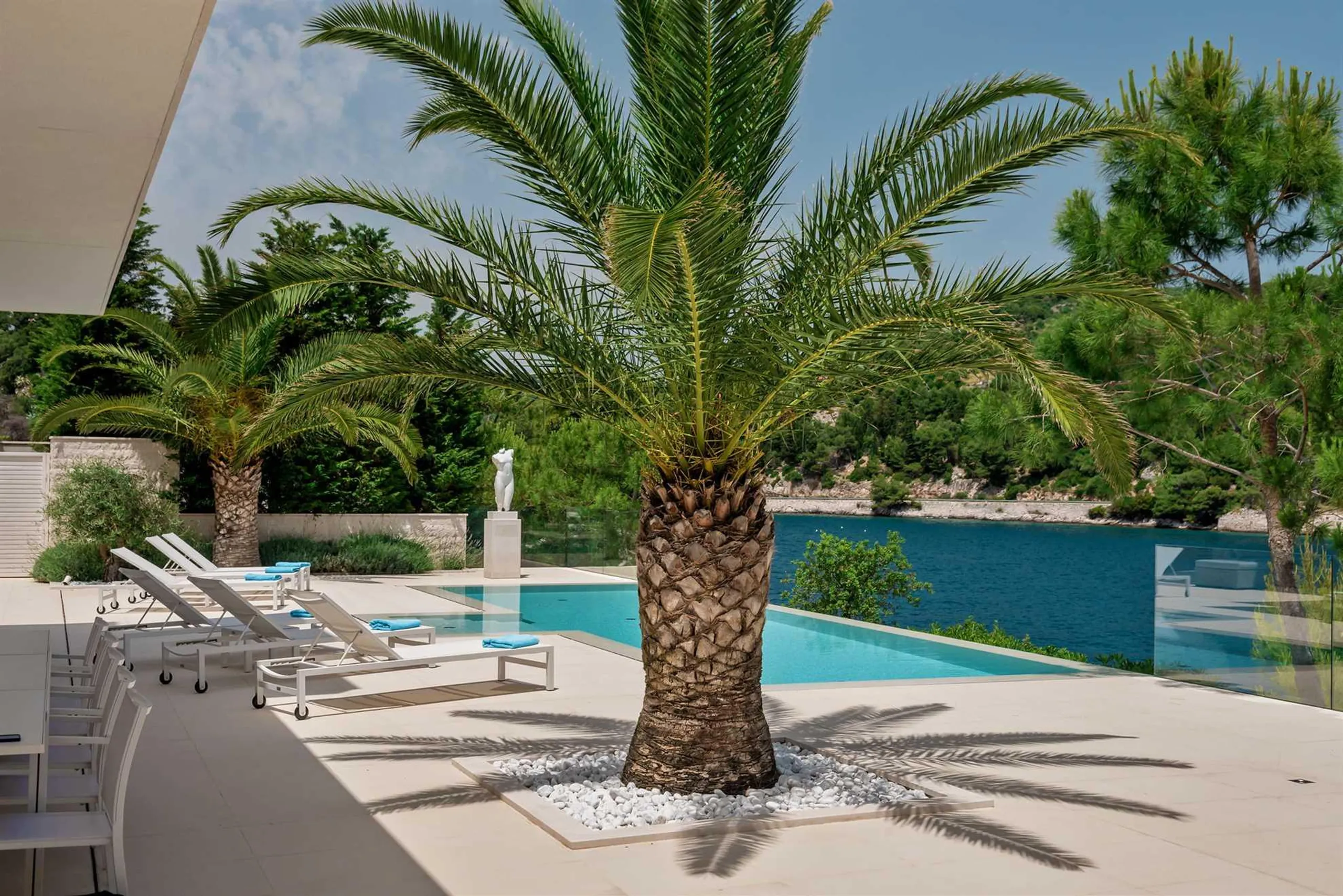 Decorated 6Bedroom Villa with Private Infinity Pool and Sea Views — photograph 7