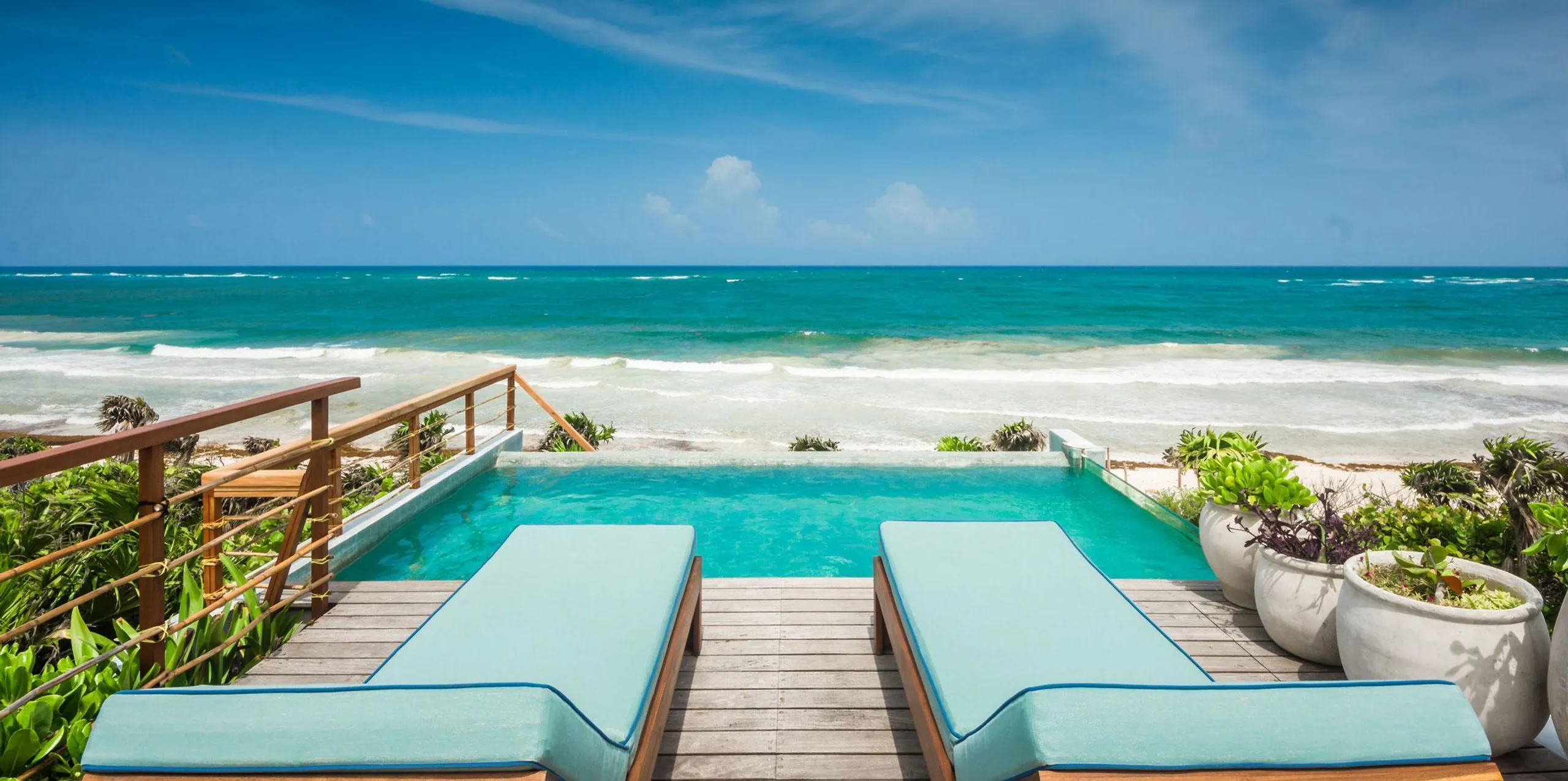 Incredible Oceanfront Villa with Infinity Pool and Sunset Views — photograph 6