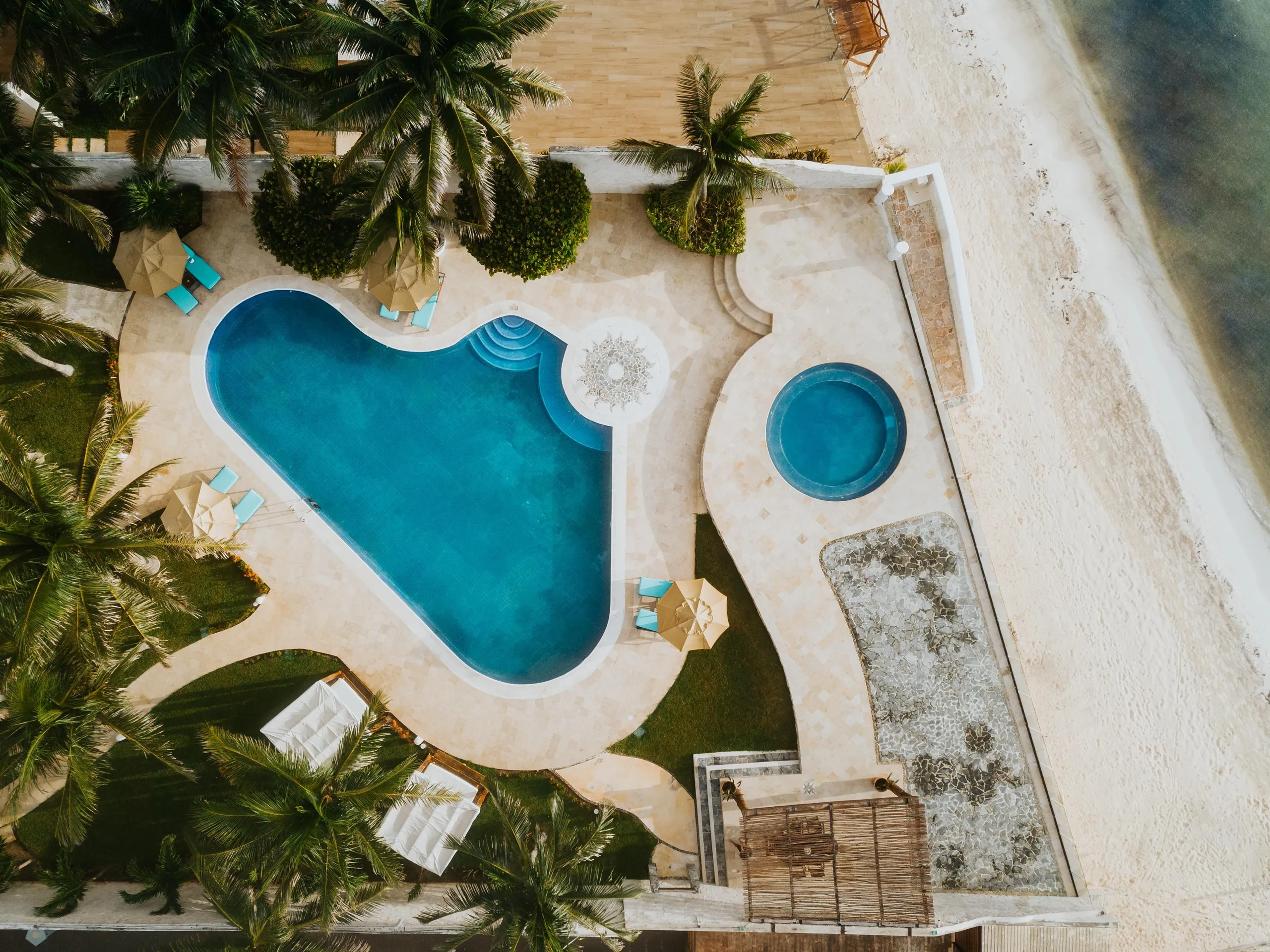 Puerto Morelos Luxury Beachfront Estate with Pool, Hot Tub and Ocean Views — photograph 4