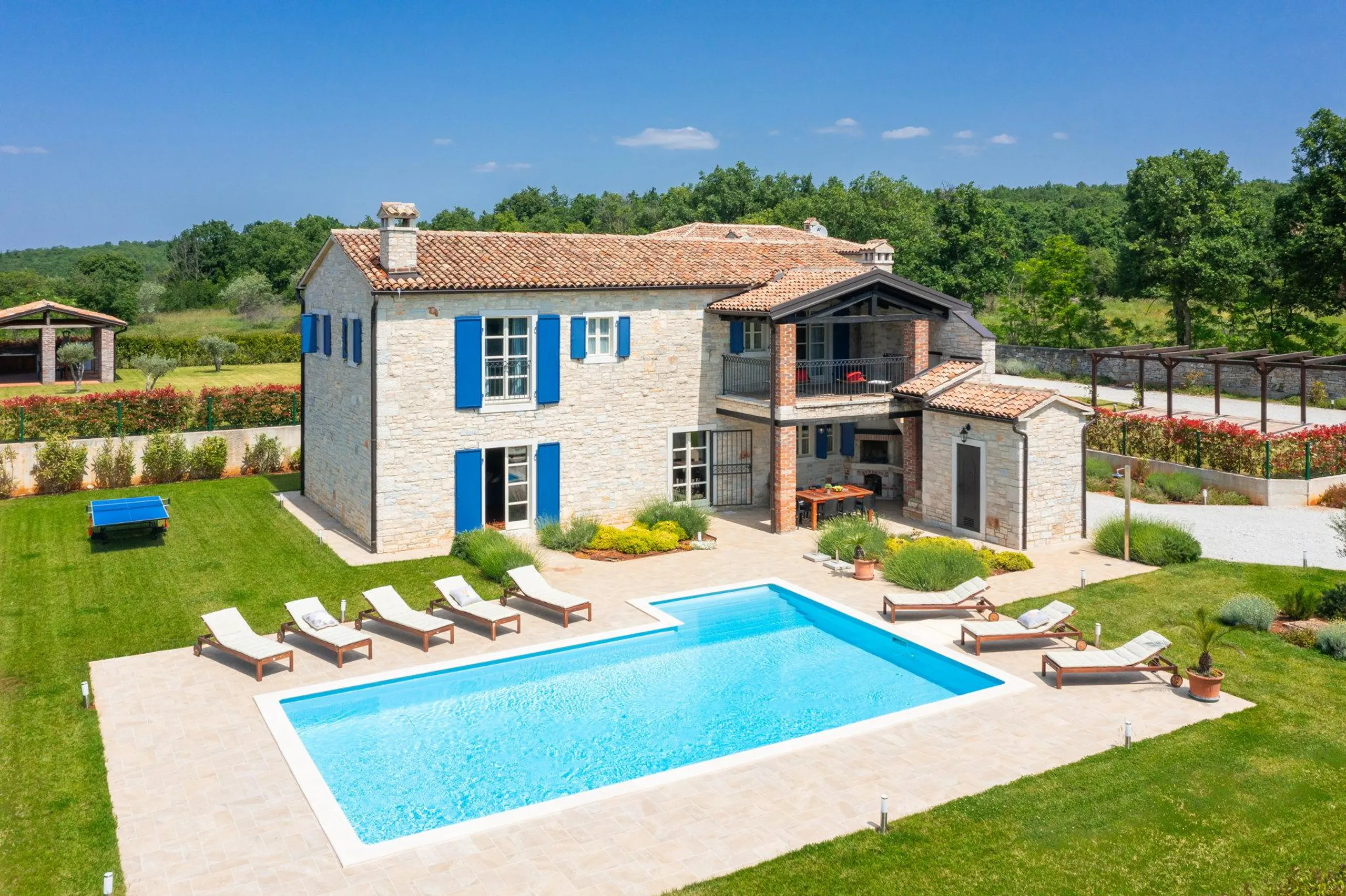 Deluxe Comfort Villa with Private Pool and Pristine Surroundings — photograph 7