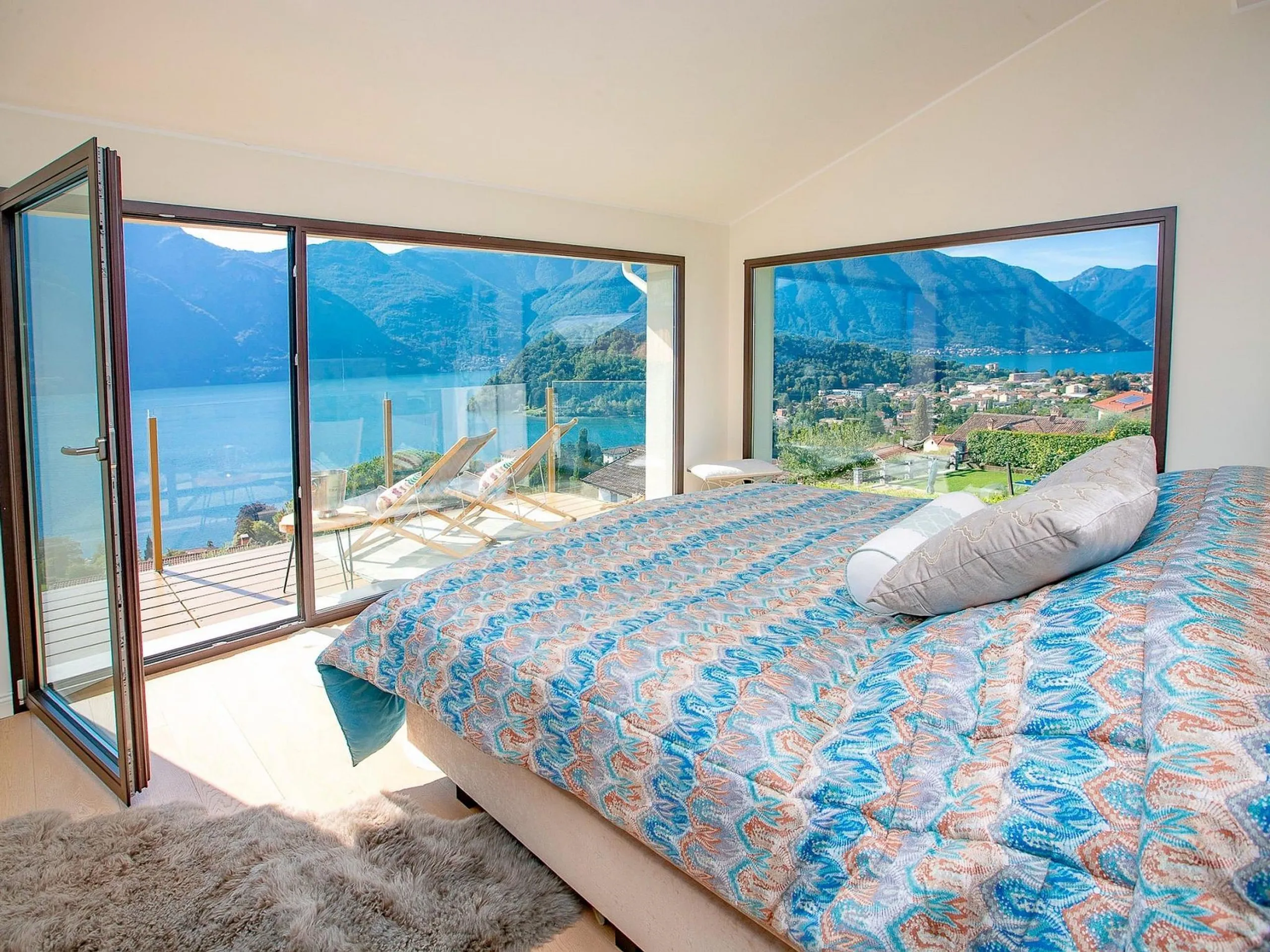 Charming Lake Como Villa in Mezzegra with Stunning Views & private Pool — photograph 3
