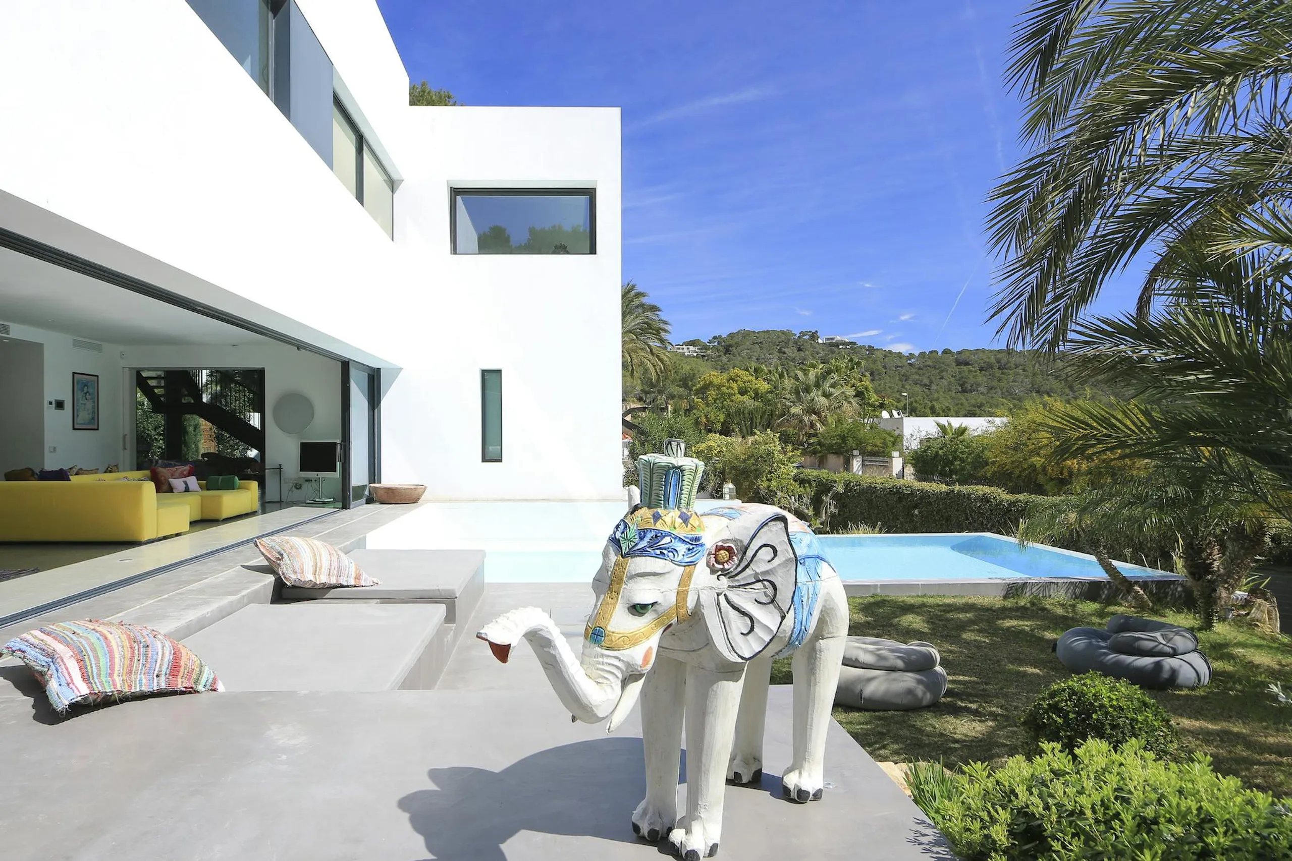 Ibiza Town Luxe Contemporary Estate with Infinity Pool and Incredible Views — photograph 7