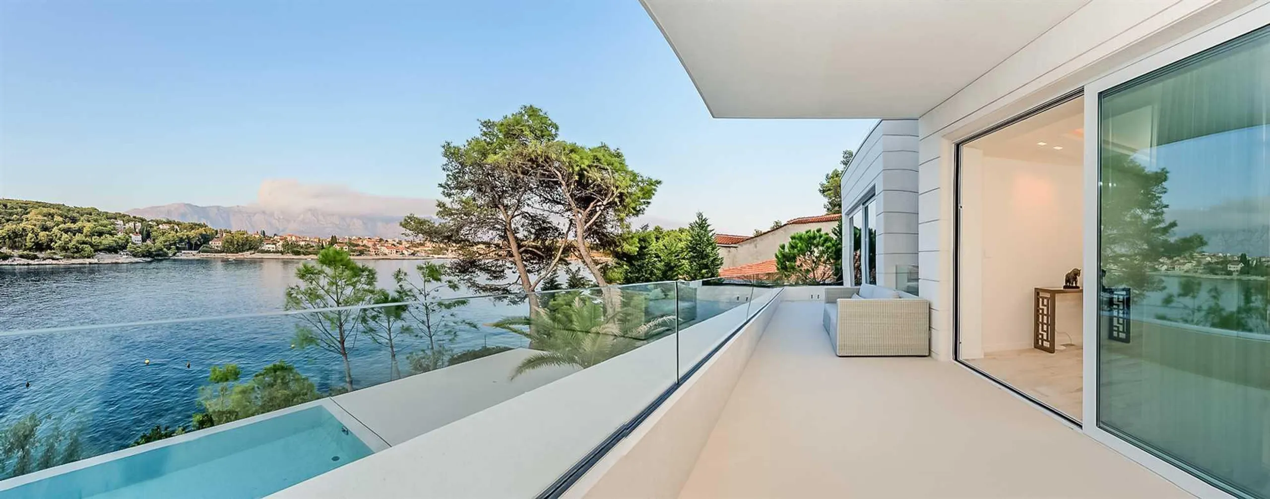 Decorated 6Bedroom Villa with Private Infinity Pool and Sea Views — photograph 11