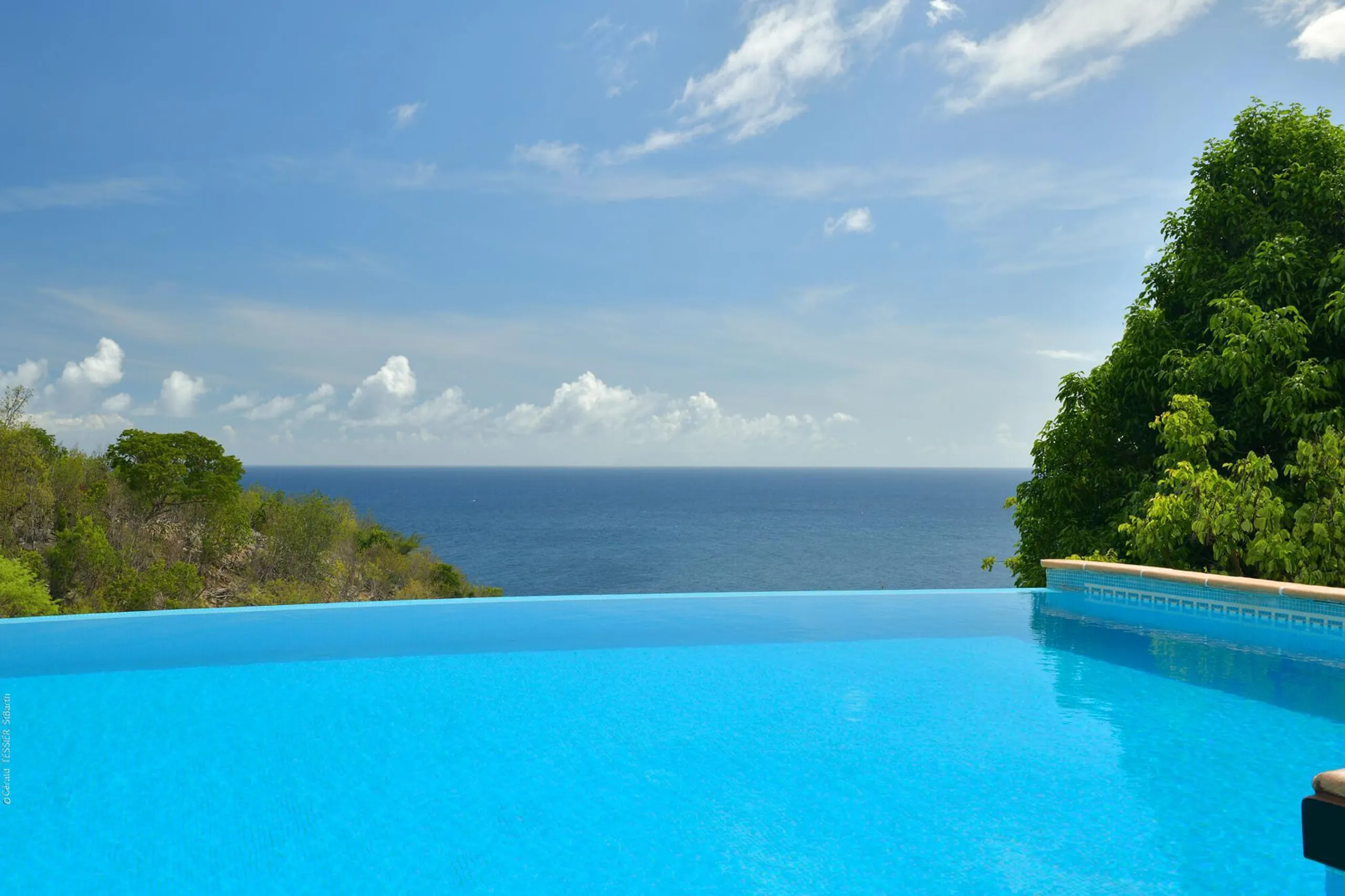 Contemporary Colonial Style Villa with Infinity Pool and Ocean Views — photograph 10