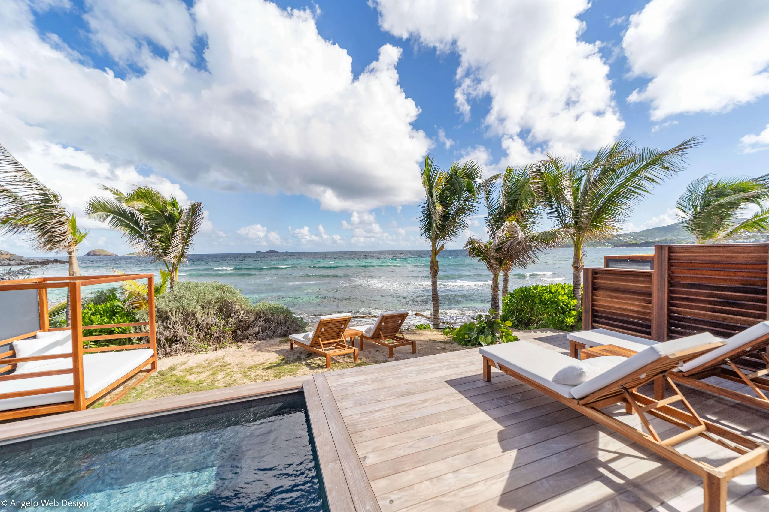 Exquisite Oceanside Villa with Private Pool and Walks to Beach — photograph 2