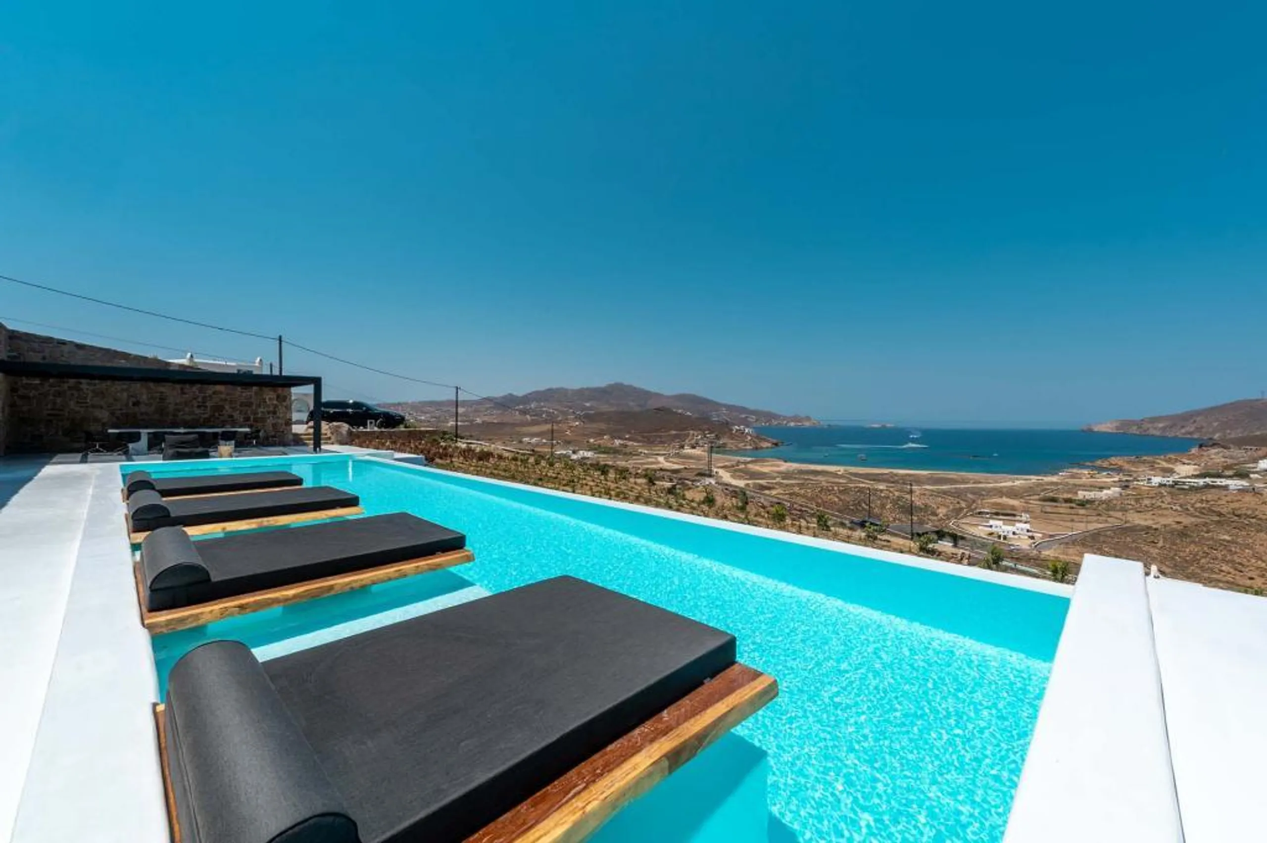 Majestic Seaside Haven with Overlooking Infinity Pool, Ftelia
