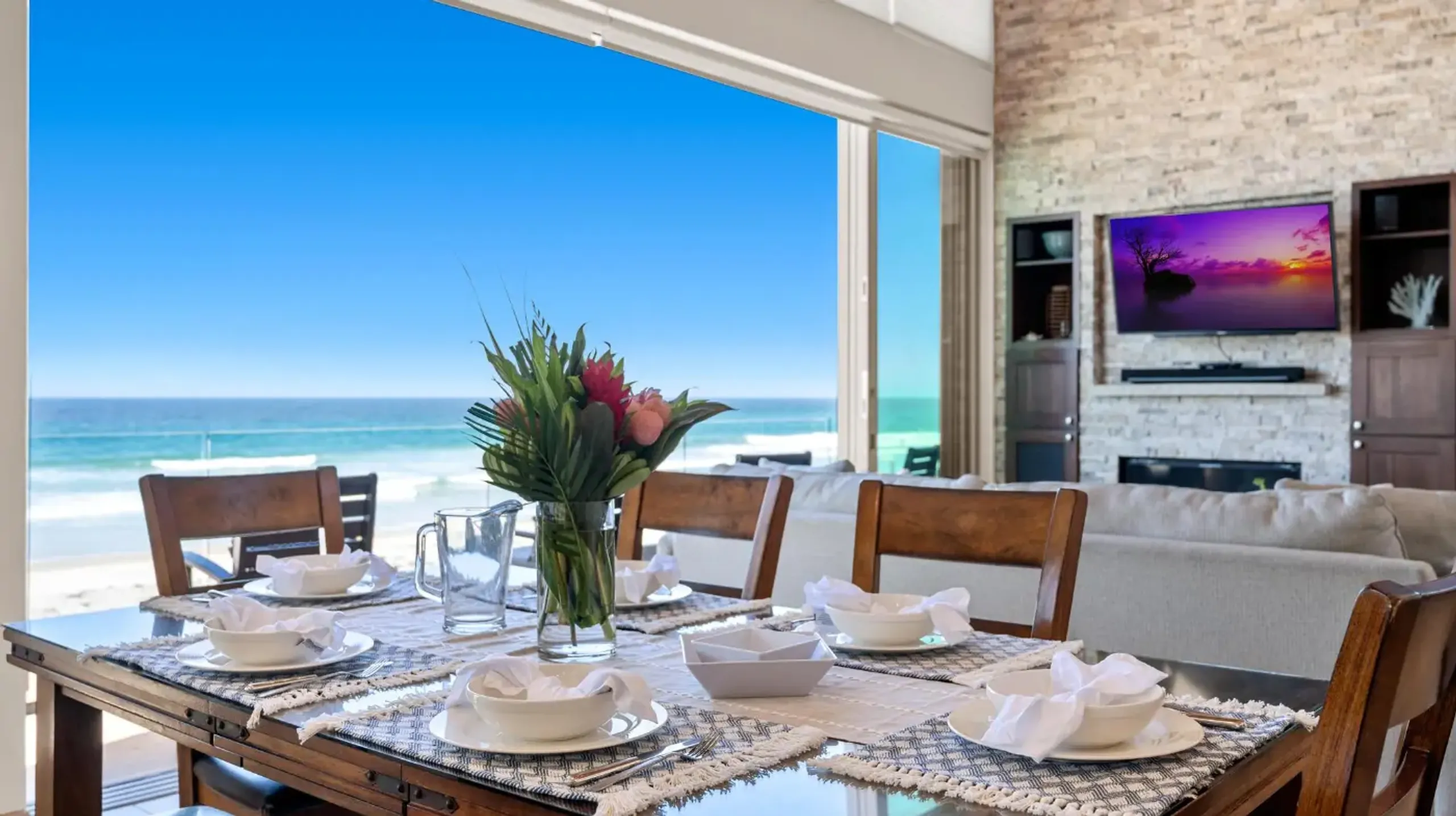 Chic Beachfront Escape with Panoramic Ocean Views, San Diego