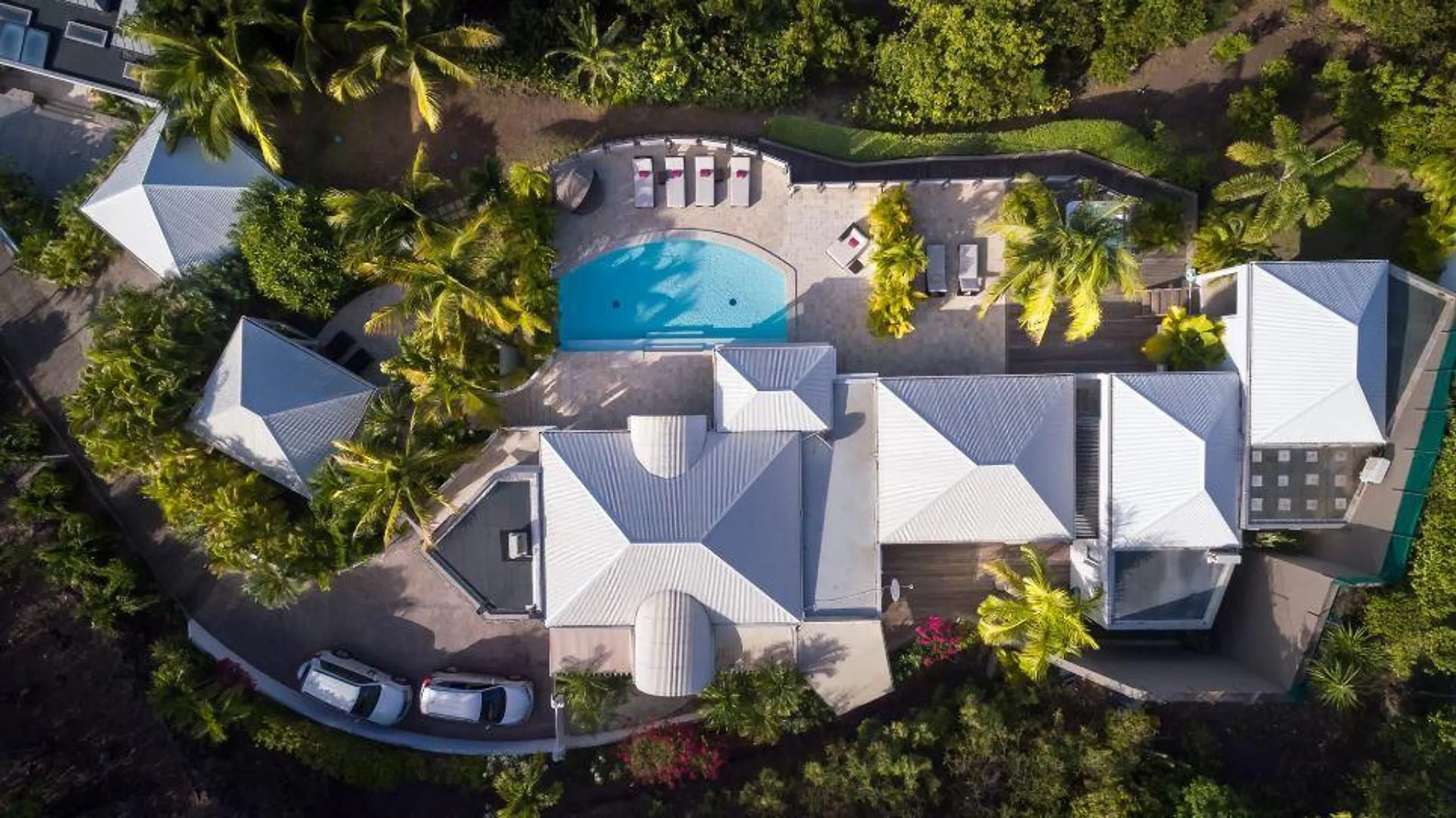 Secluded Paradise Villa Overlooking Crystal-Clear Lagoon — photograph 2