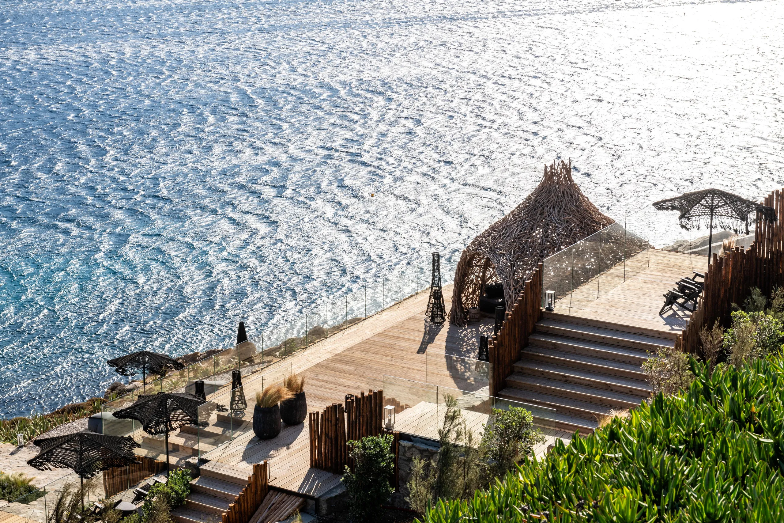 Enchanted Luxury Villa with 6BR, Captivated Ocean Front Retreat — photograph 9