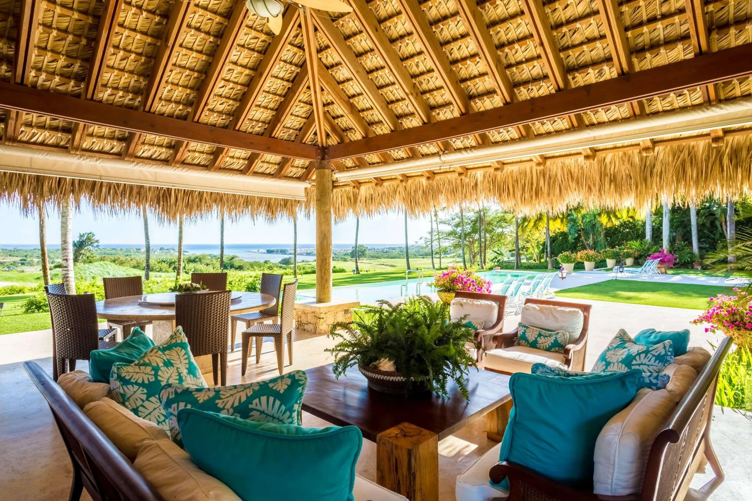 Elegant Beach Estate with Private Pool and Views of the Caribbean Sea — photograph 5