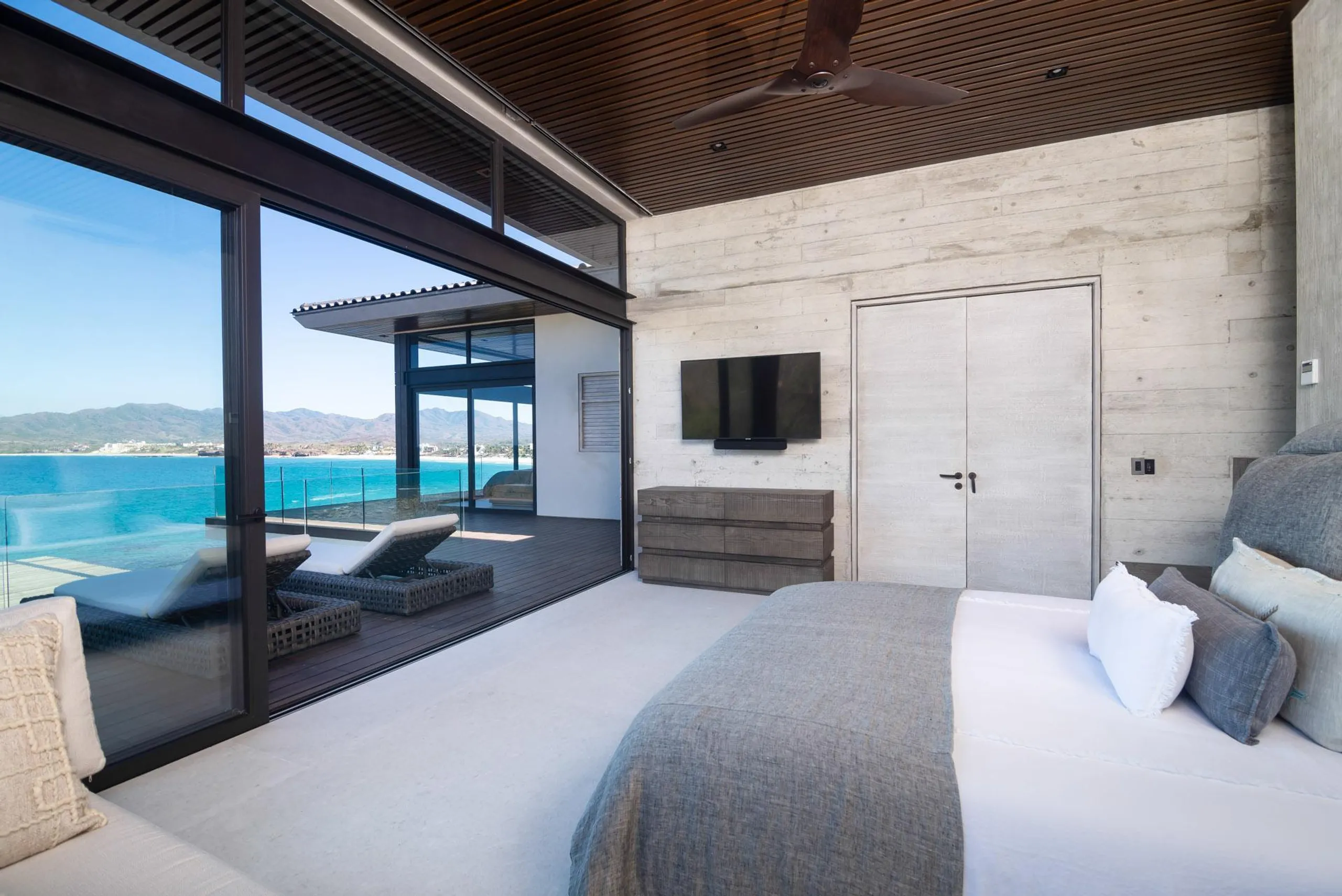 Kupuri Ultra Estate with Infinity Pool and Stunning Ocean Views — photograph 6