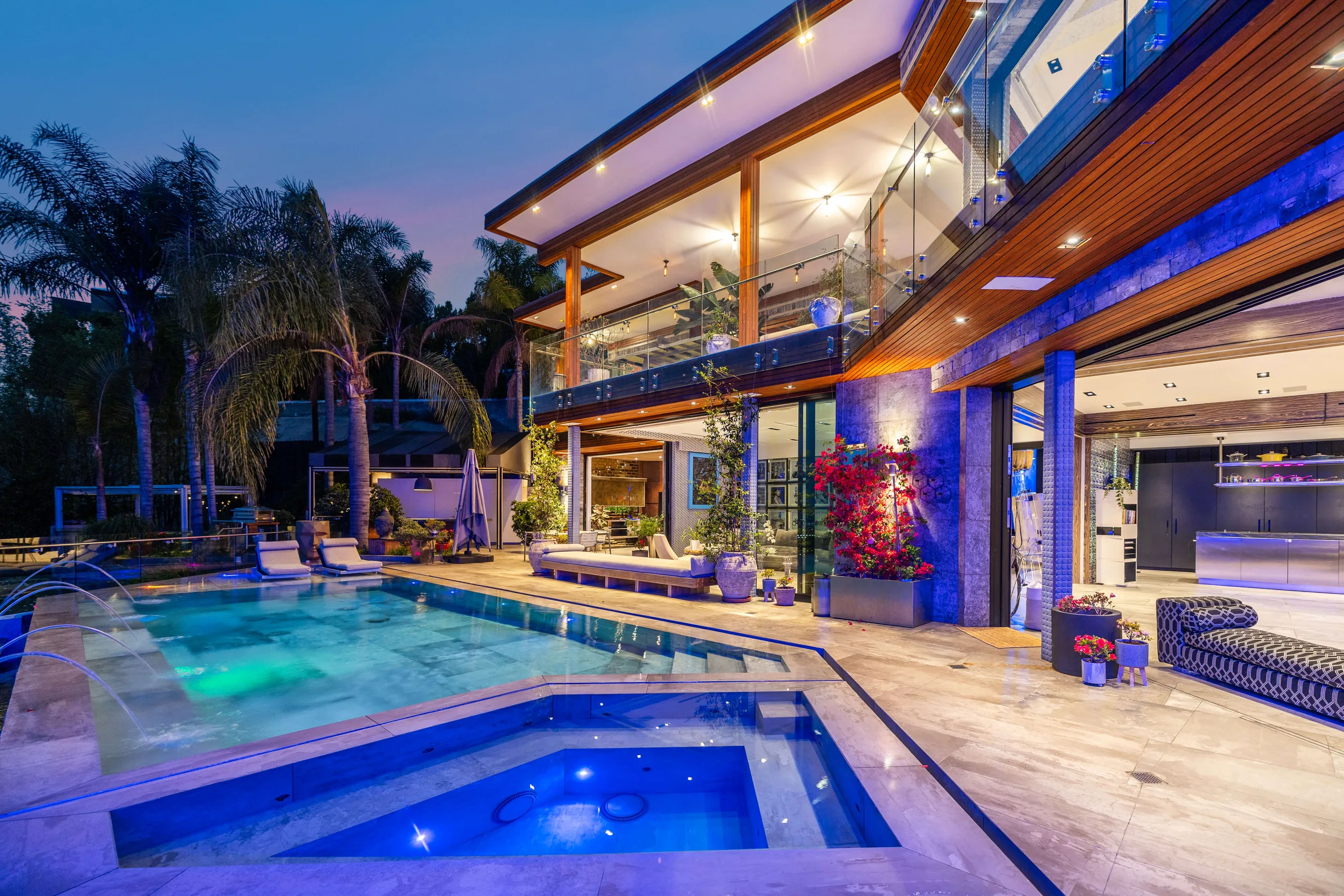 Exclusive Los Angeles Villa with Pool, Rooftop & Designer Touches — photograph 5