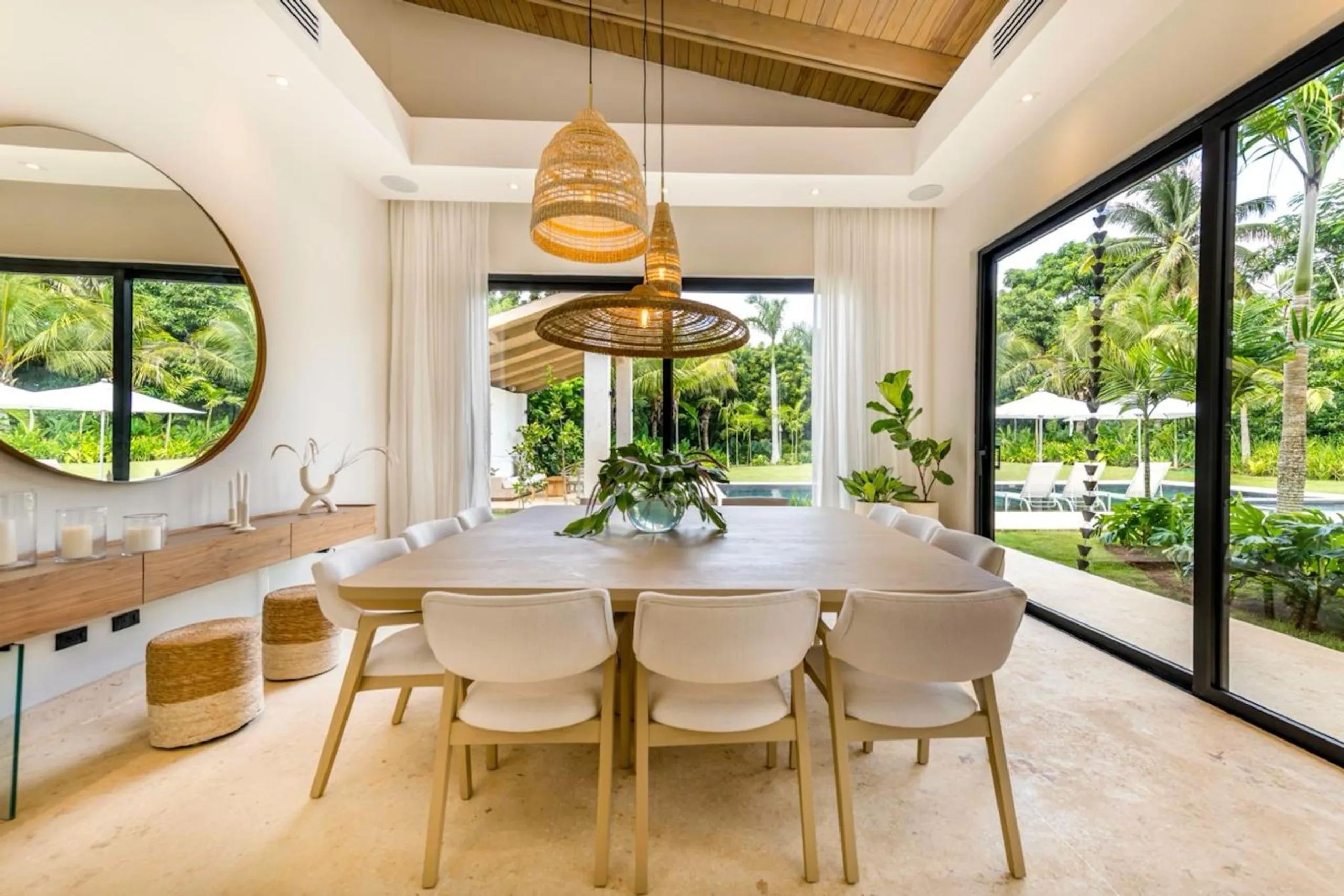 Premium Serenity Near Minitas Beach with Pool — photograph 8