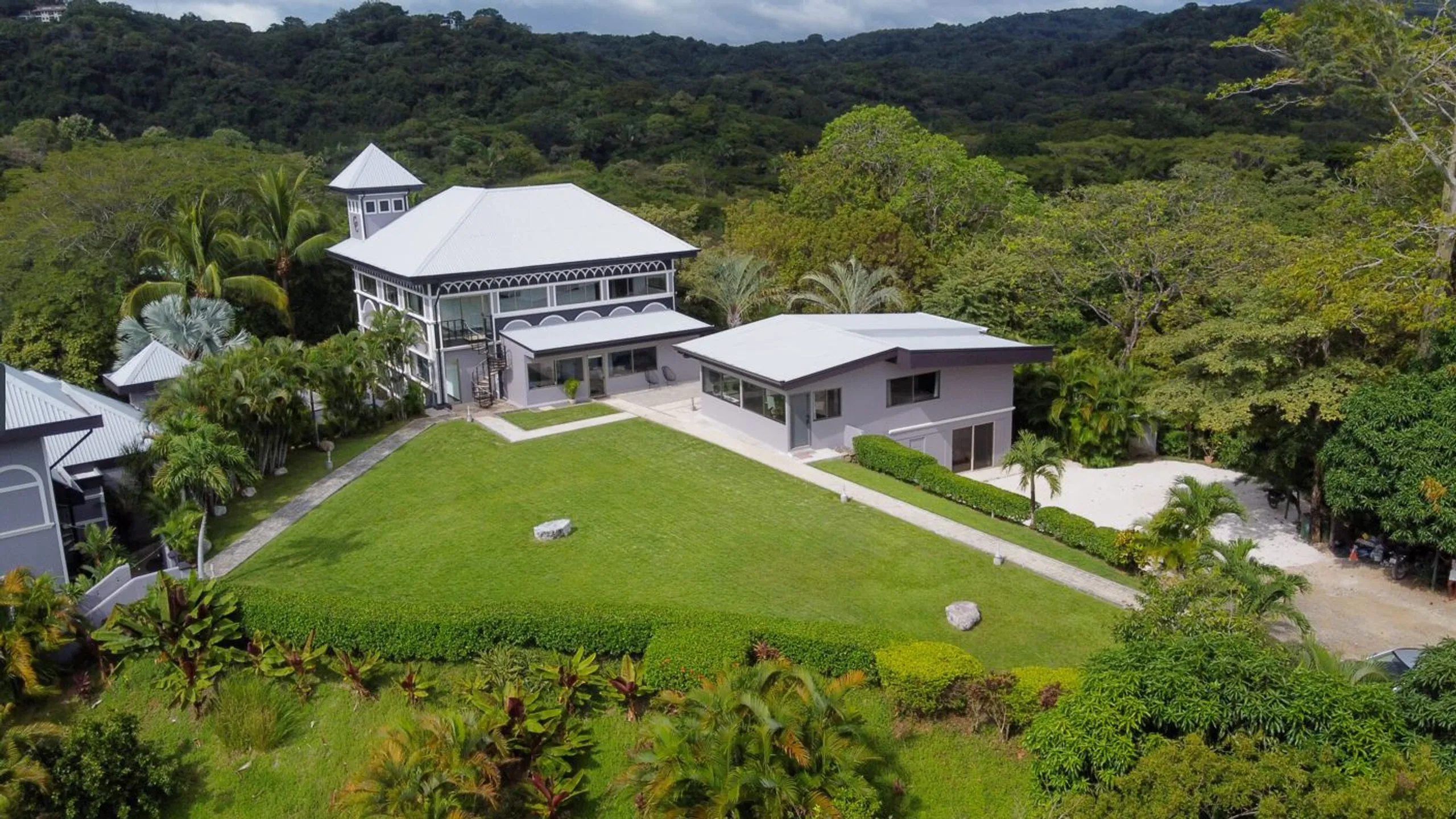 Nosara’s Ultimate Private Resort: Tranquil 4-Villa Estate with 3 Pools & Ocean Views and Event-Friendly Spaces — photograph 5
