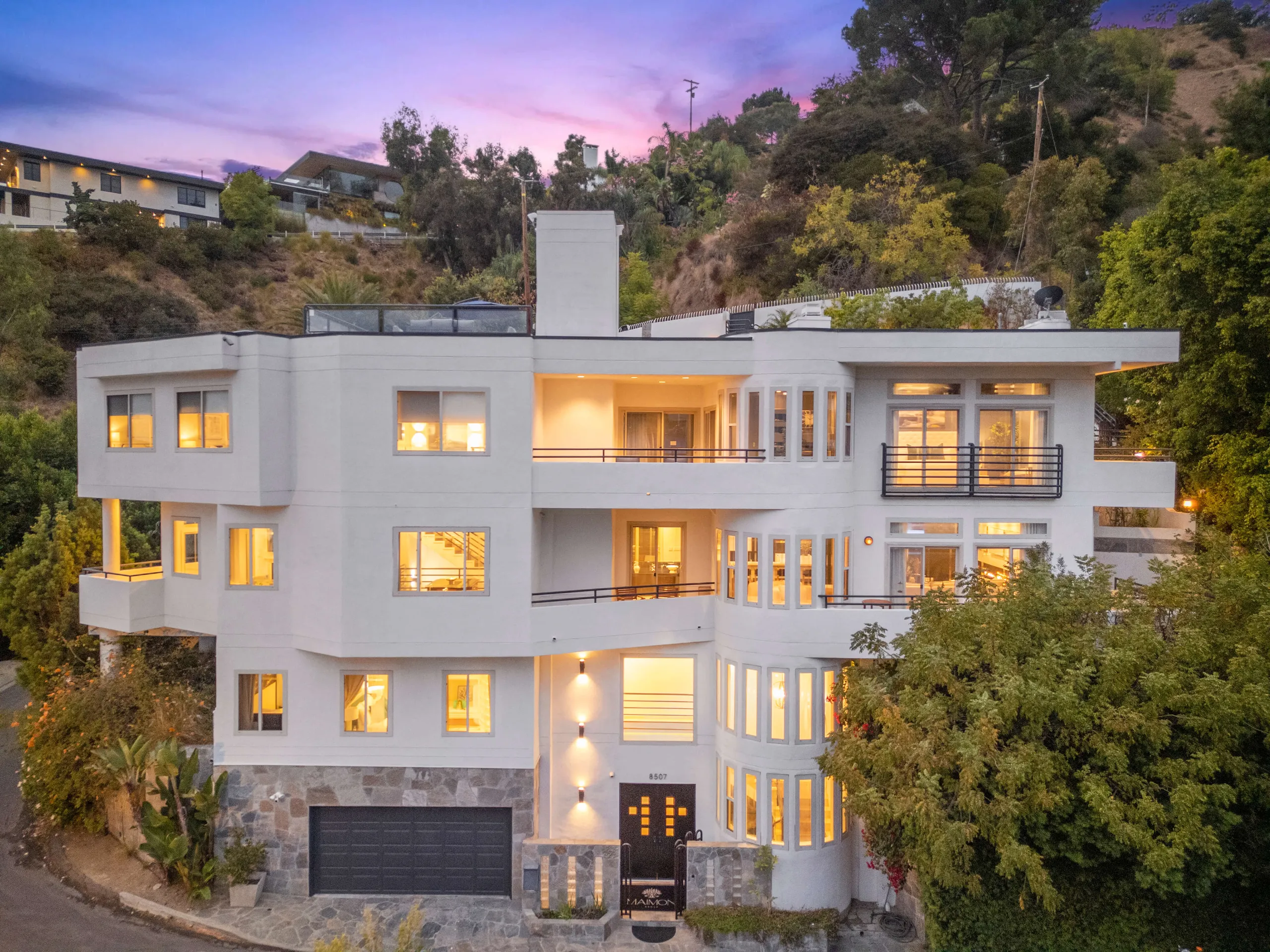 Hollywood Hils Mediterranean View Villa with Private Pool — photograph 6