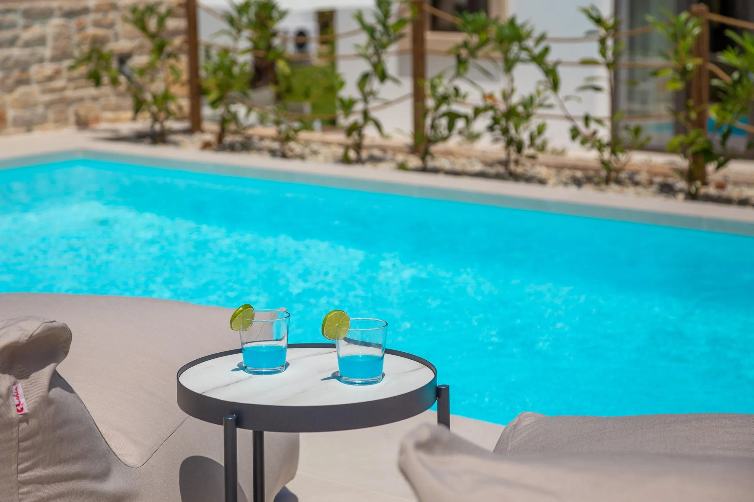 Plush Villa with Pool and Captivating Sea Views — photograph 4