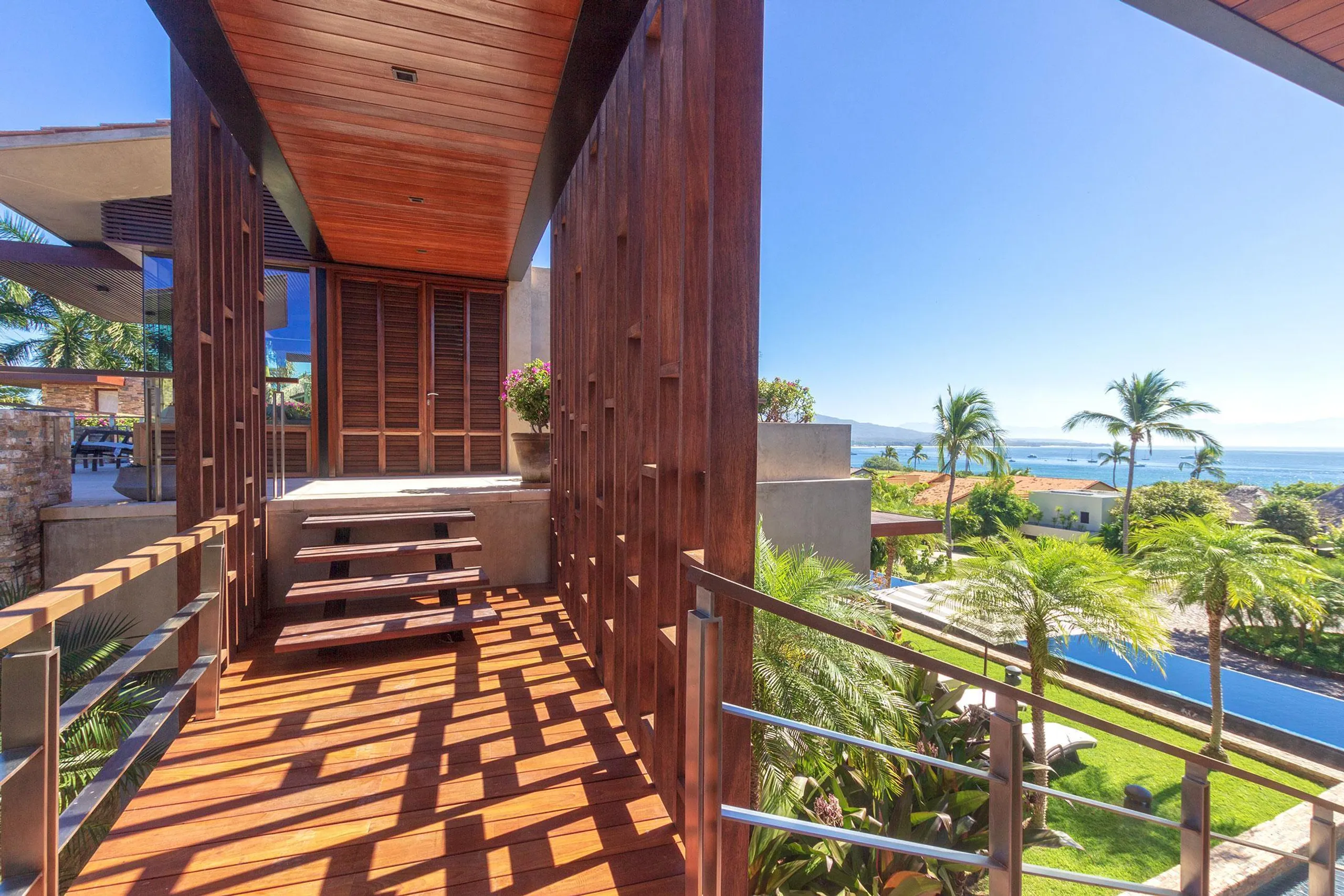 Gorgeous Lagos Del Mar Estate with Grand Infinity Pool and Incredible Views — photograph 11