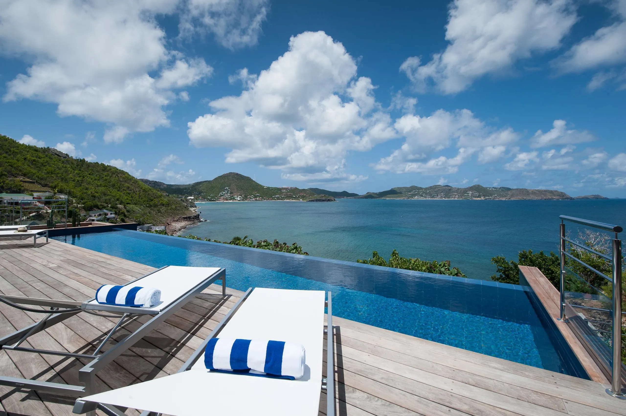 Glamorous Oceanside Villa with Infinity Pool and Zen Garden, Pointe Milou