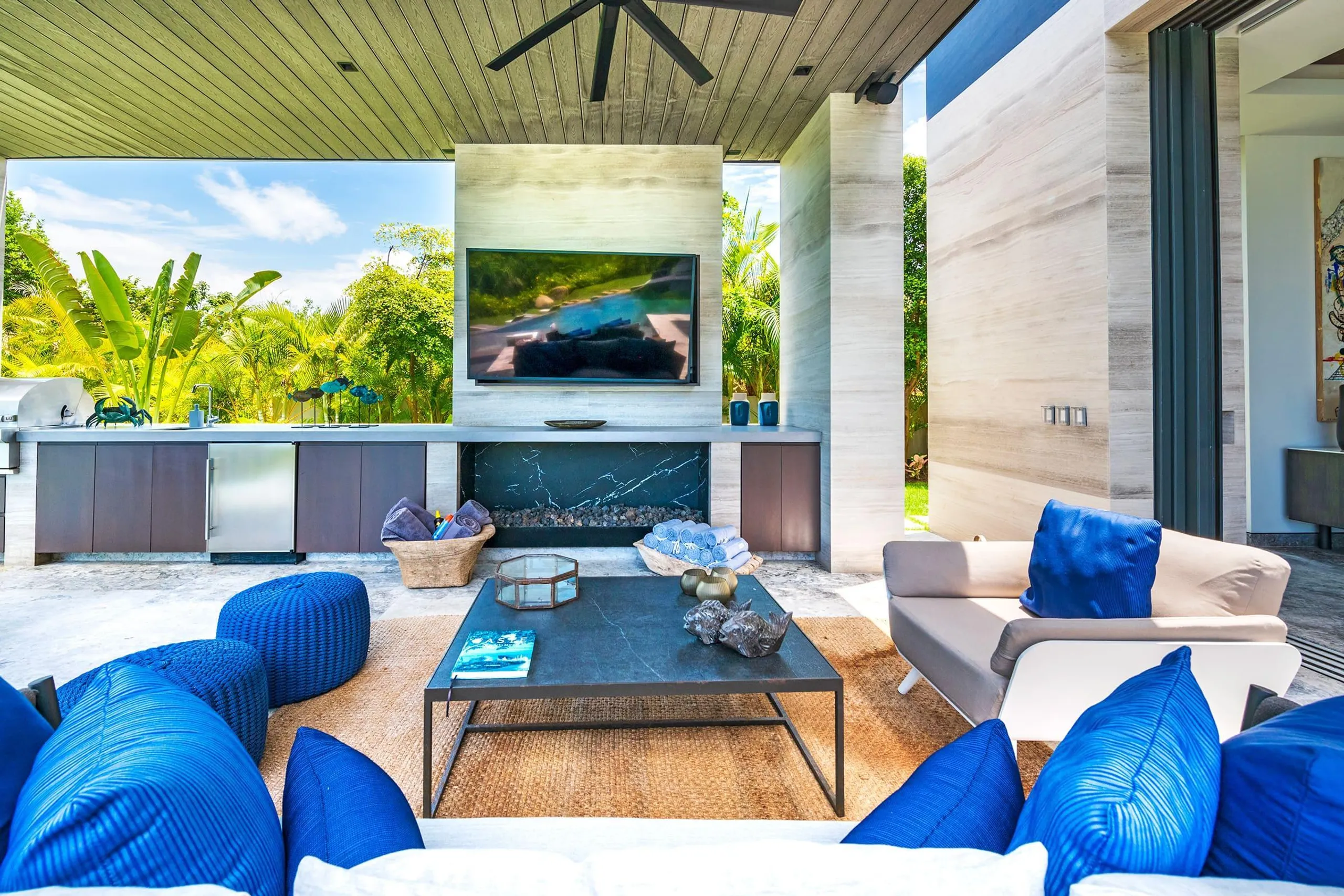 Iyari Exclusive Luxury Villa with Infinity Pool and Stunning Views — photograph 8