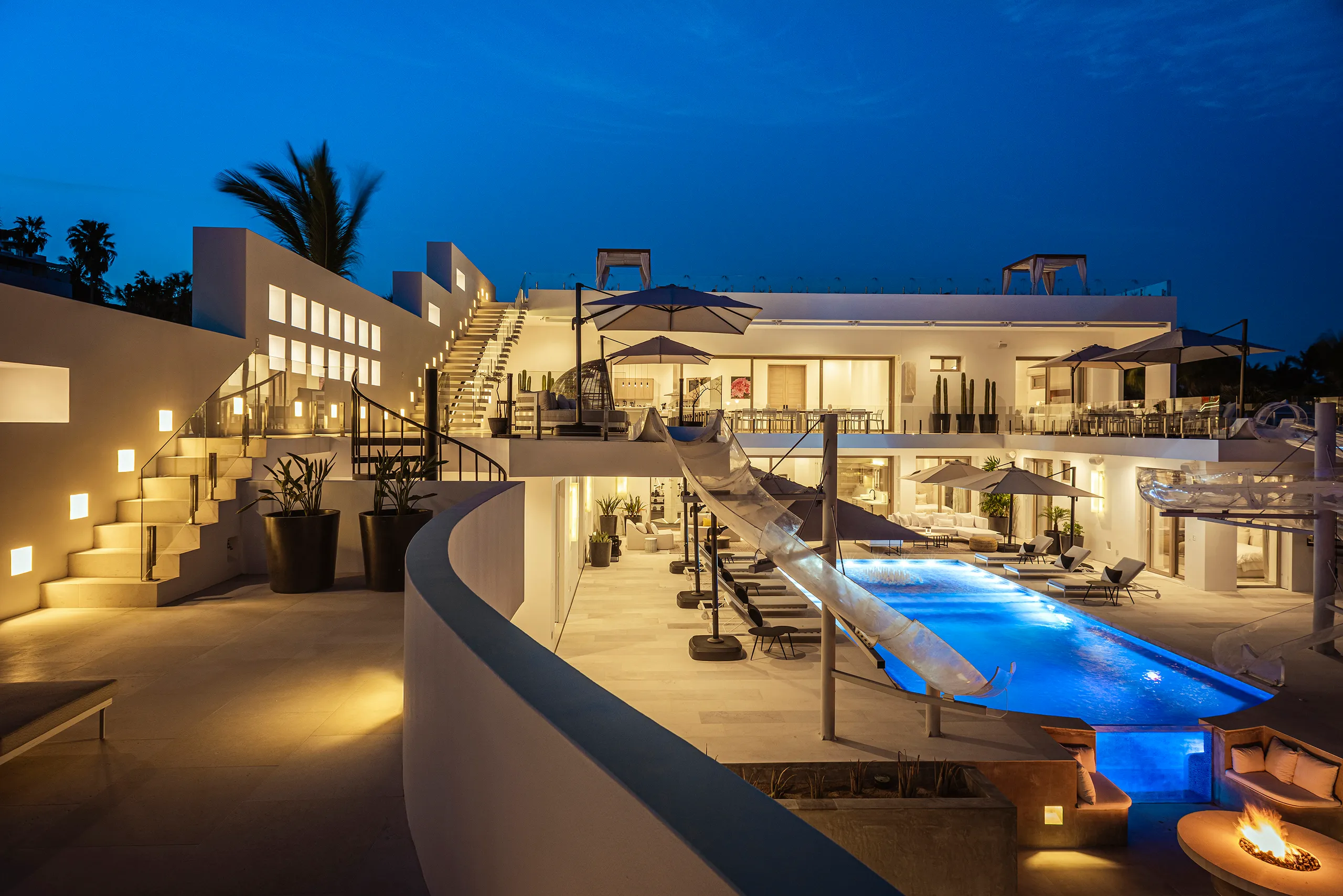 Modern Contemporary UltraLuxe Villa with Pool and Ocean Views — photograph 8