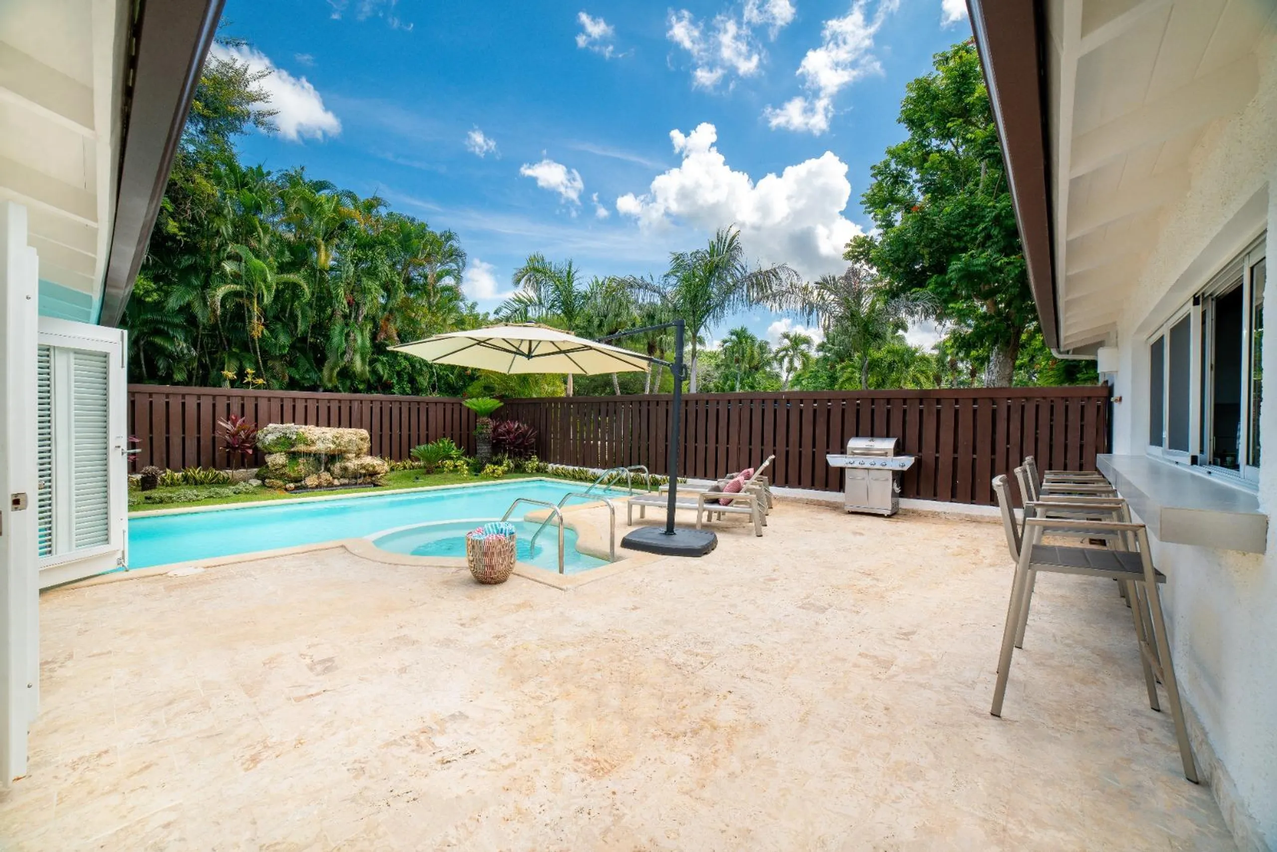 Posh Paradise Estate with Private Pool and Stunning Views, La Romana