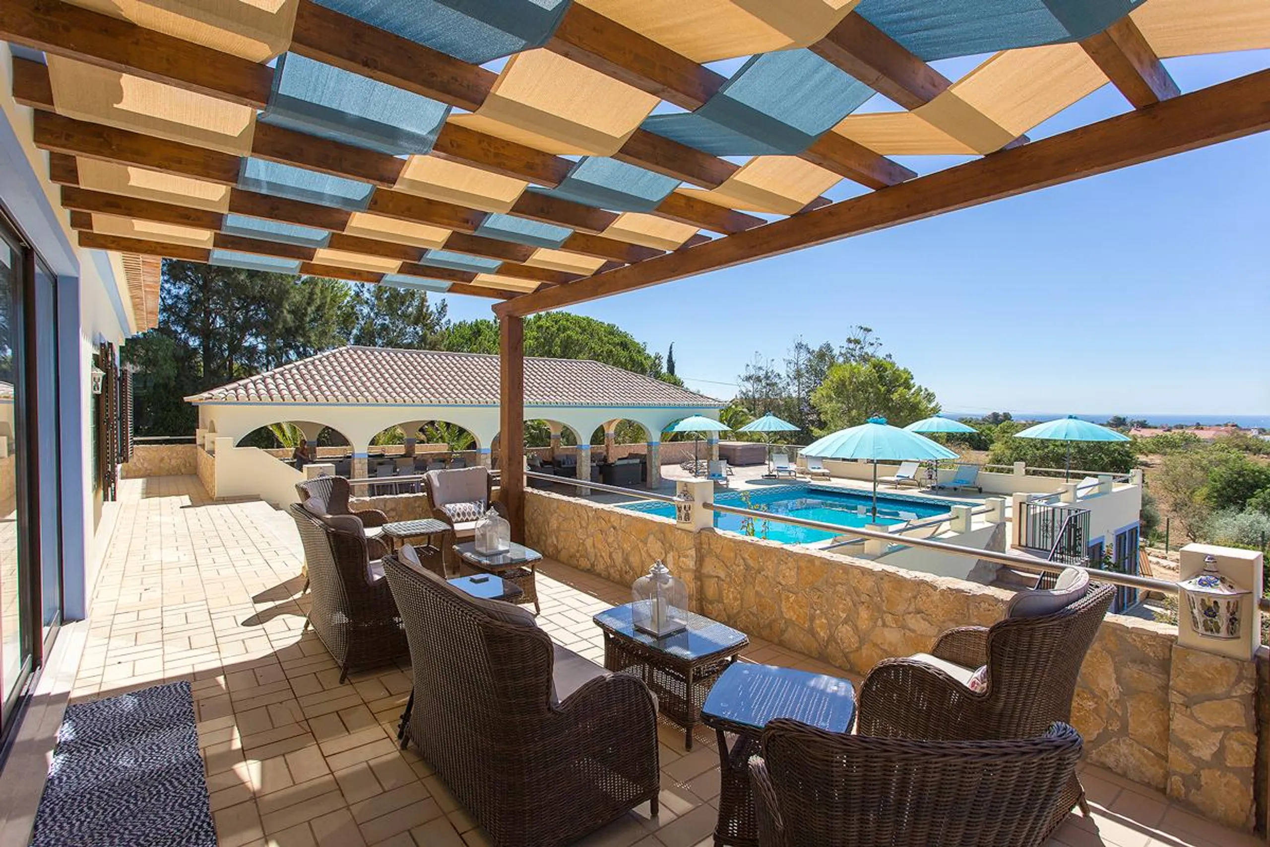 Extraordinary Modern Villa with Private Pool and Panoramic Sea Views in Lagoa
