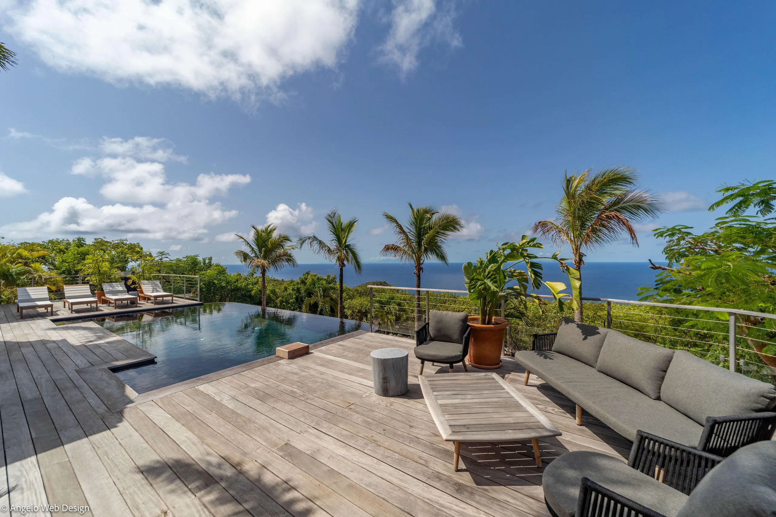 Plush and Inviting Villa with Infinity Pool and Breathtaking Ocean Views and Gorgeous Sunset — photograph 2