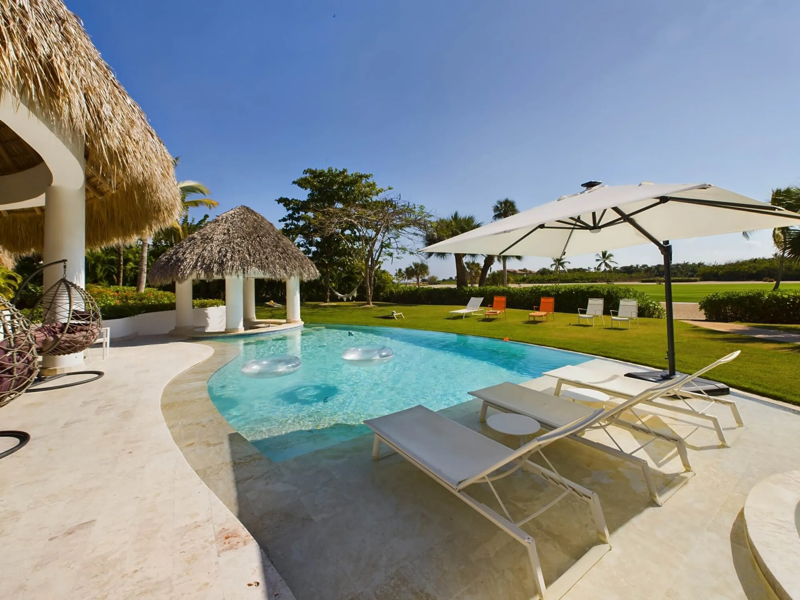 Exquisite 6 Bedroom Villa in Cap Cana with Private Pool and Golf Course Views — photograph 4