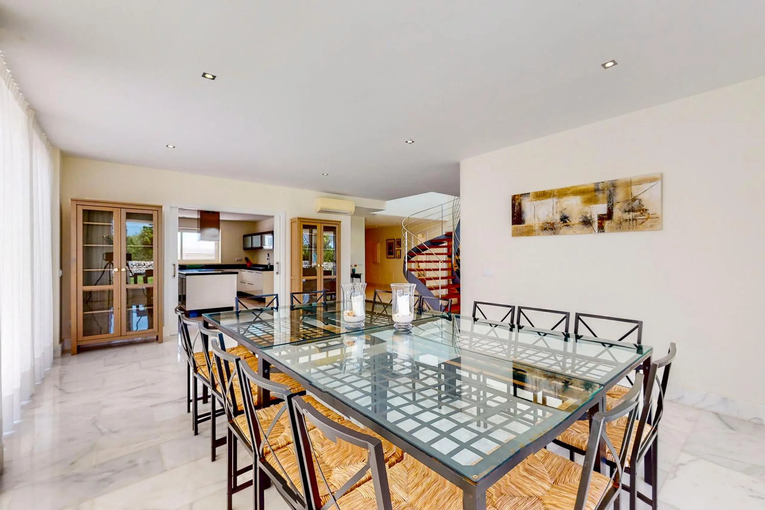 Luxurious 5BR Villa with Private Pool and Breathtaking Sea Views — photograph 6