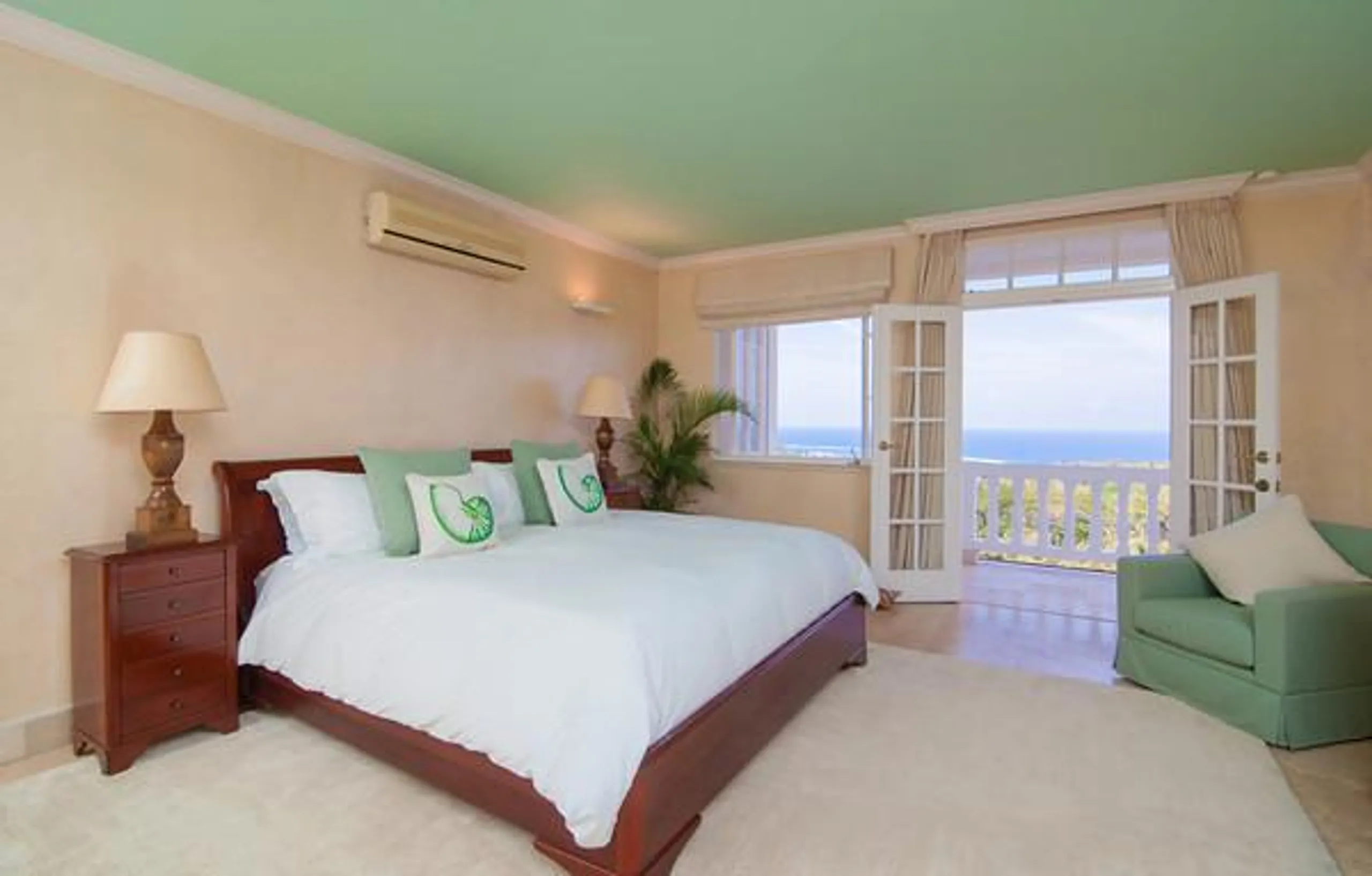 Breathtaking Montego Bay Estate with Private Pool, Basketball Court, and Outdoor Play Area — photograph 11