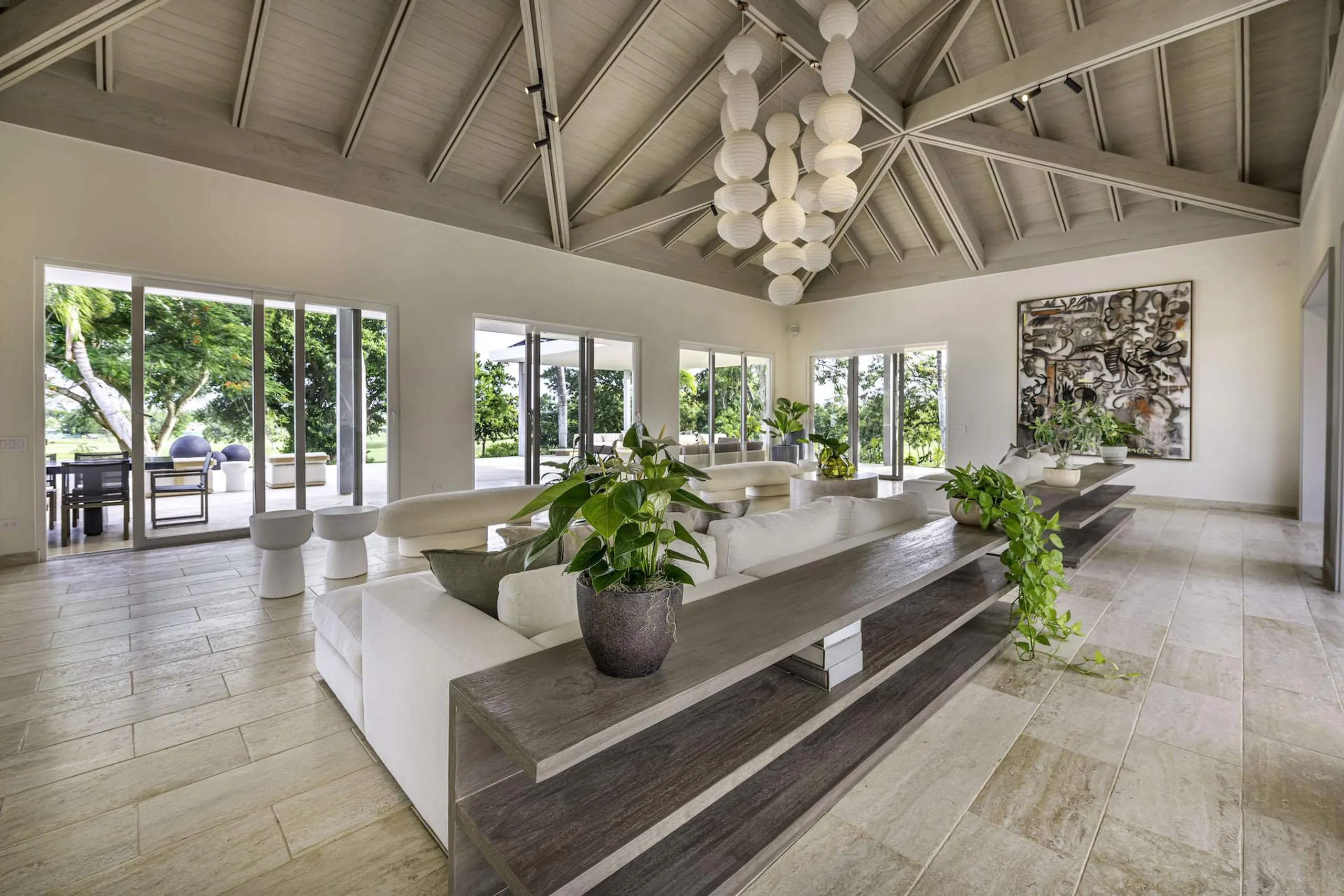 Enchanting Modern Villa with Private Pool, Terrace and 270-Degree Golf Course Views — photograph 4
