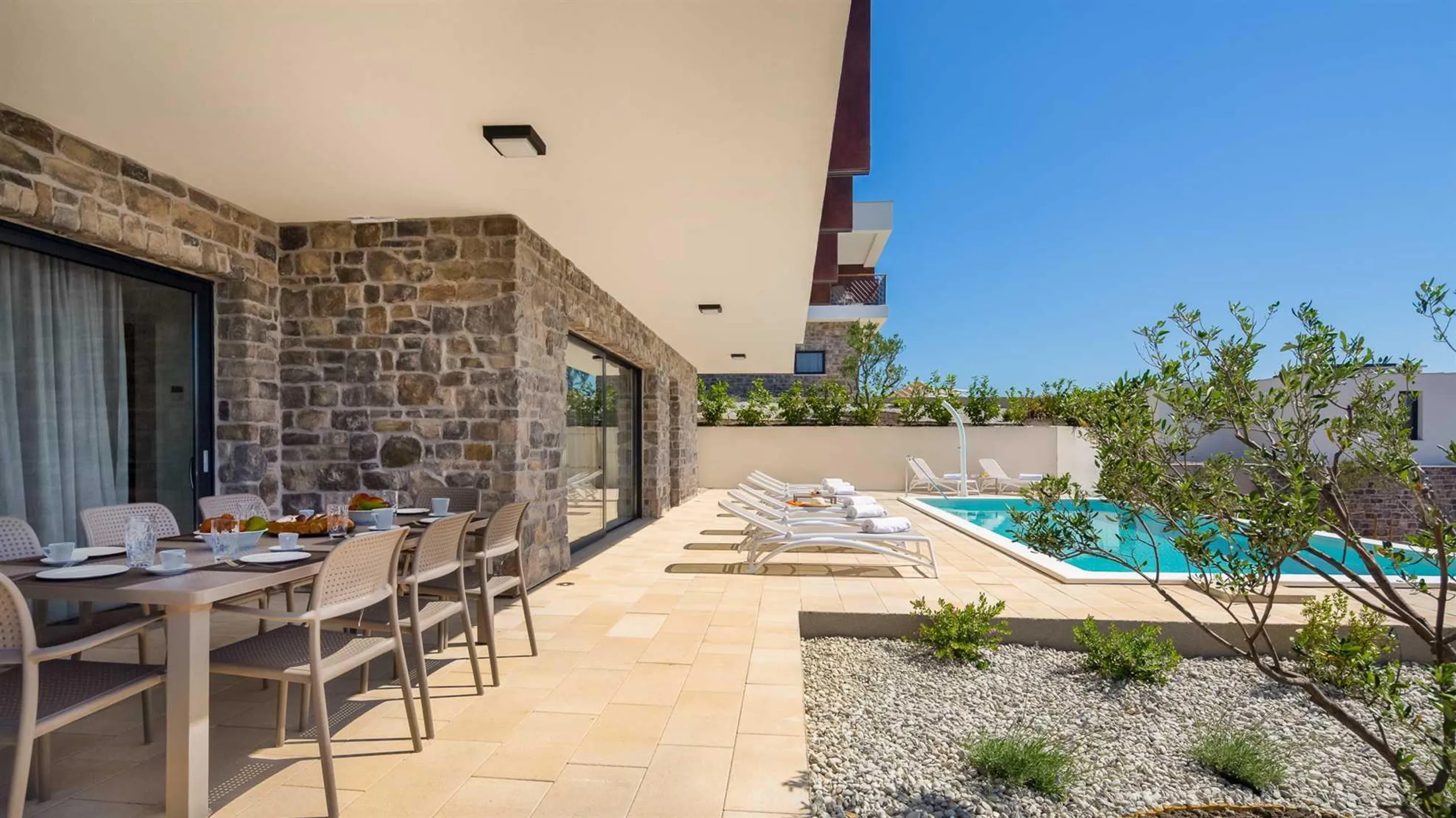 Sophisticated Contemporary Villa with Pool and Jacuzzi near Primosten Beach — photograph 8