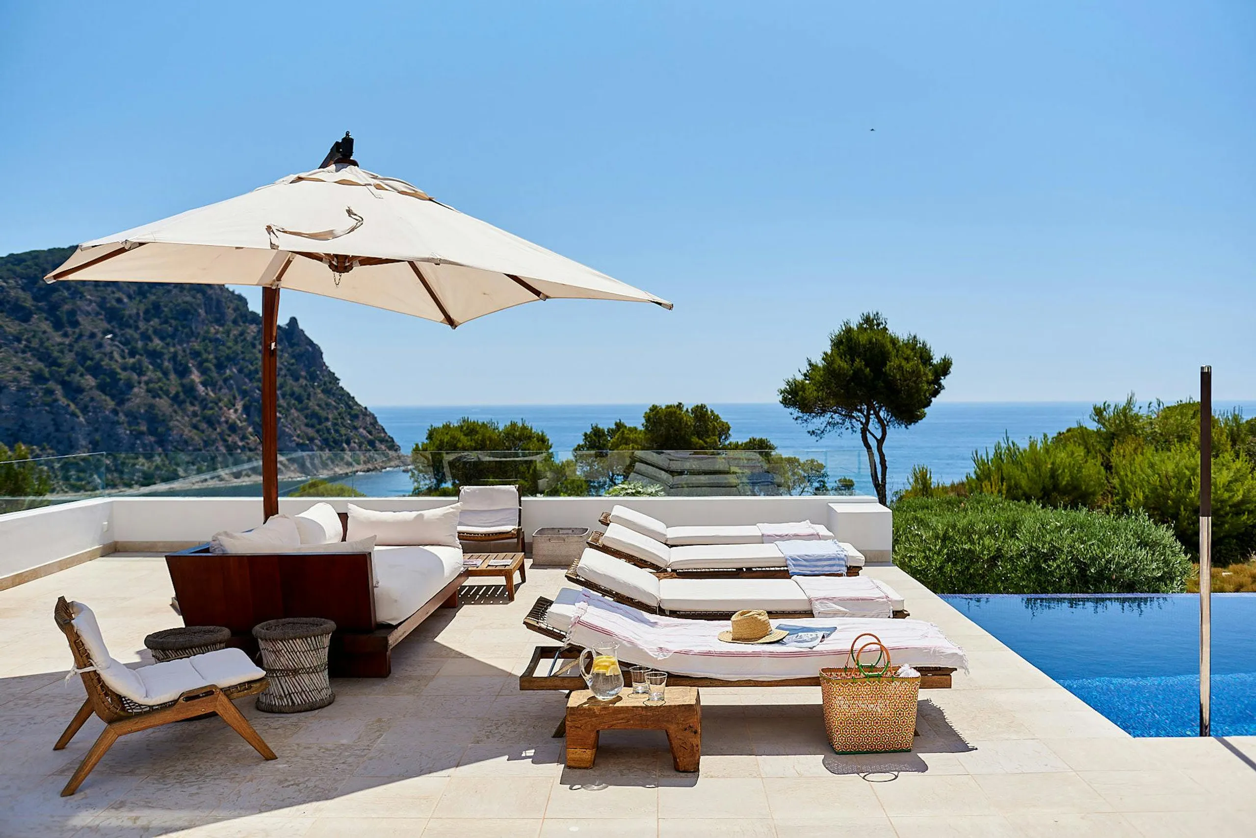 Breathtaking Contemporary Ibiza Estate with Private Pool and Sweeping Ocean Views — photograph 11
