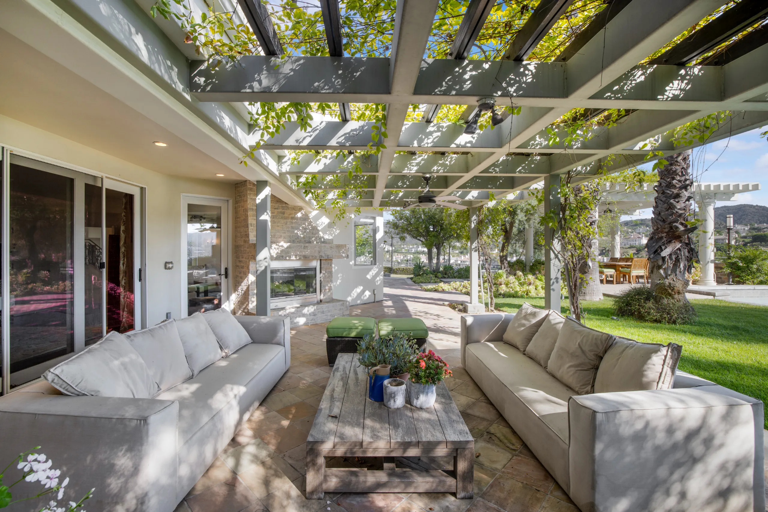 Tarzana Hillside Estate with Private Pool and 180° Valley Views — photograph 5