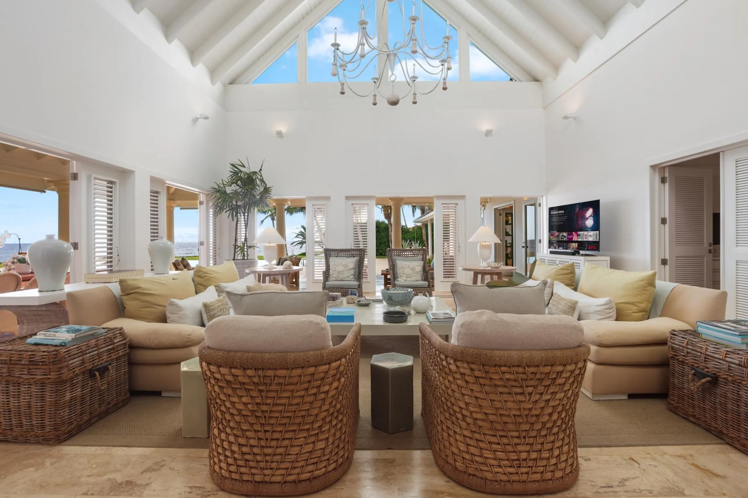 Oceanfront 5-Bedroom Casa de Campo Villa with Infinity Pool & Caribbean Sea Views — photograph 9