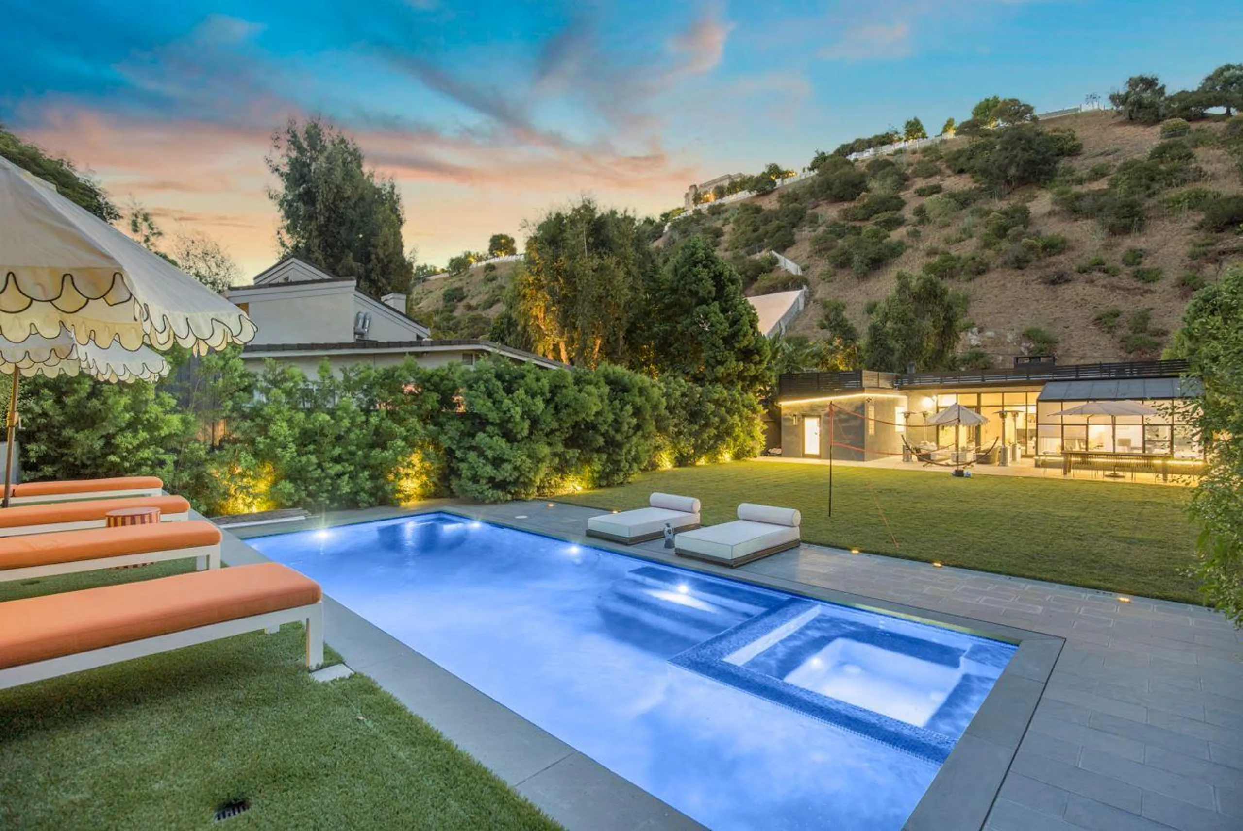 Chic Modern Villa with Triple Waterfall Pool and Sauna in Beverly Hills, Beverly Hills