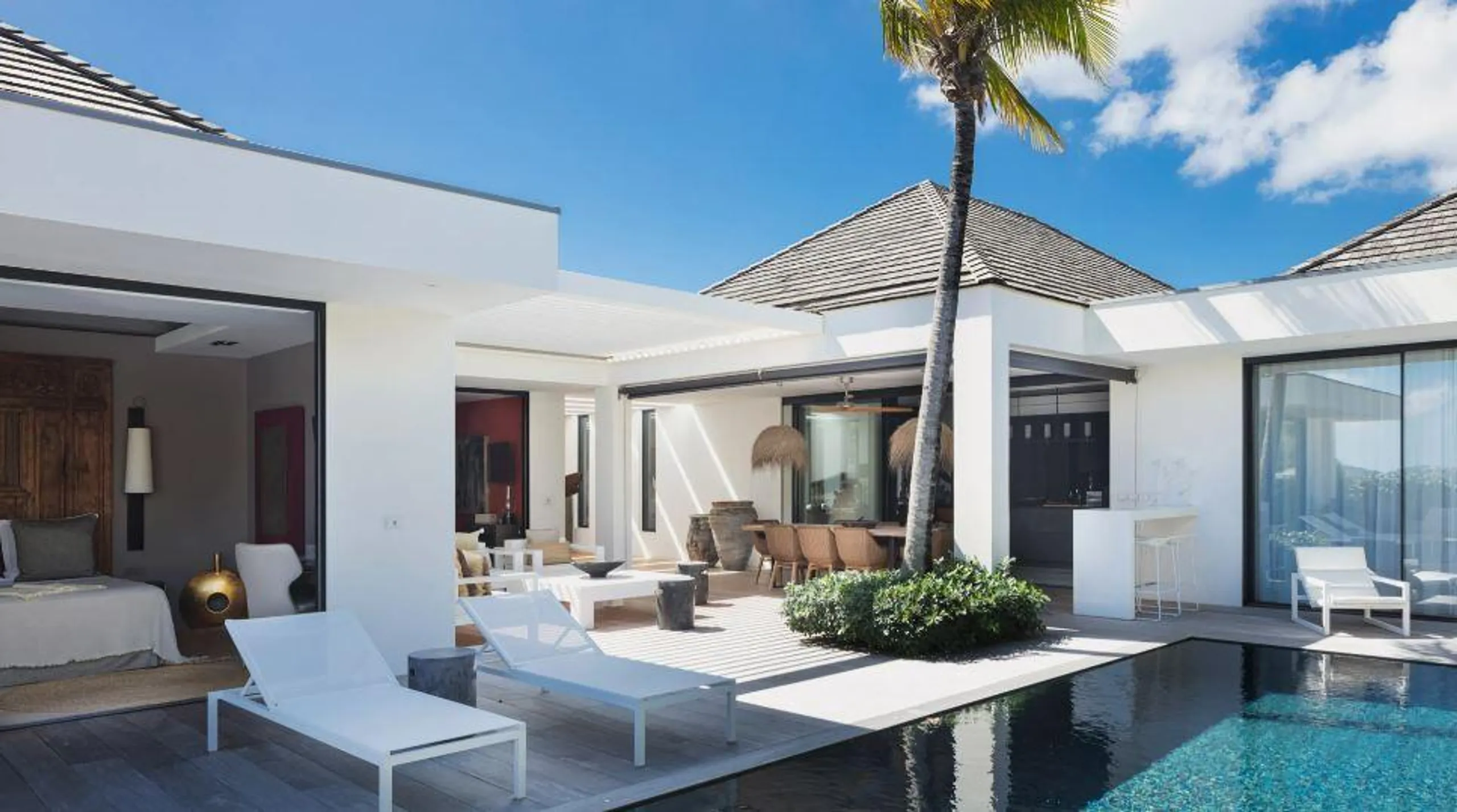 Modern & Airy Two-Bedroom Holiday Villa with Swimming Pool & Lush Surroundings — photograph 2