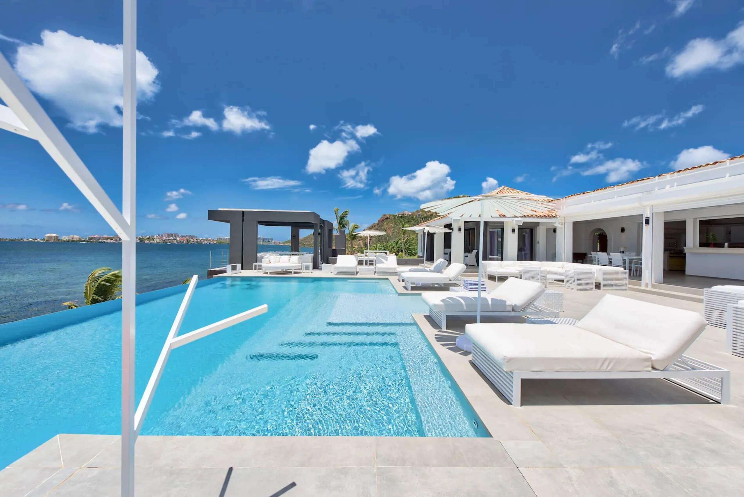 Secluded Hillside Private Luxury Villa with Infinity Pool and Private Beach with Dock — photograph 6