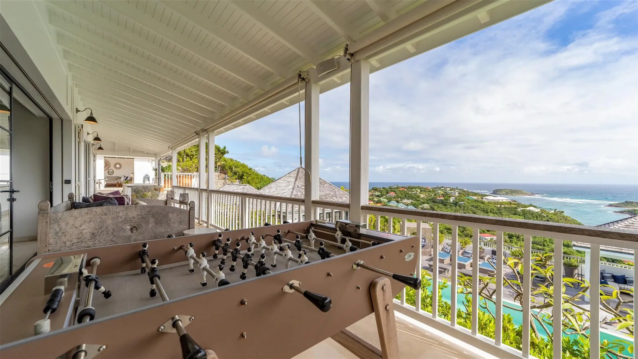 Tranquil Tropical Villa with Invigorating Pool — photograph 8
