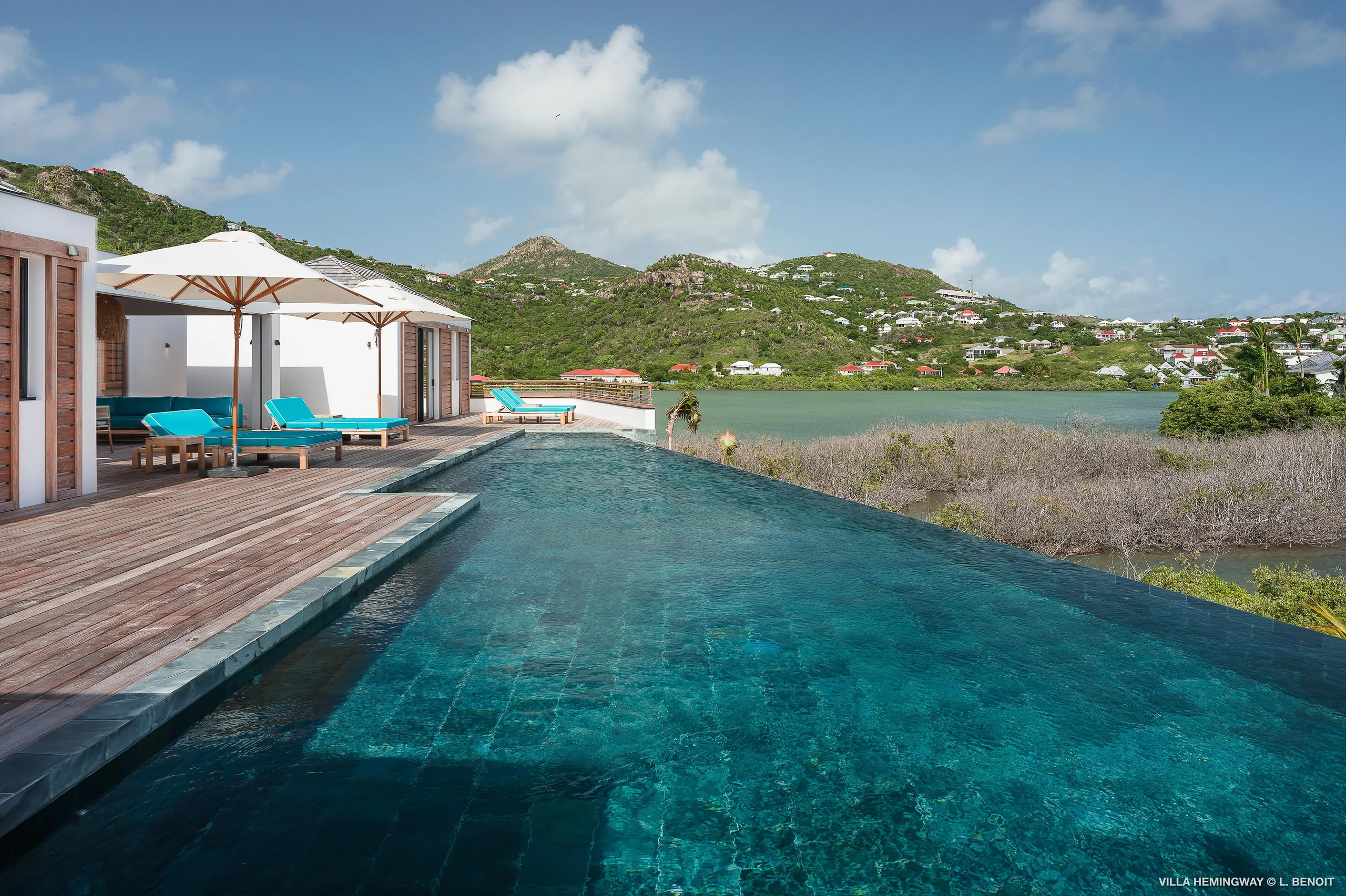 Stunning Seaside Villa with Infinity Pool and Walks to Beach, Grand Cul de Sac