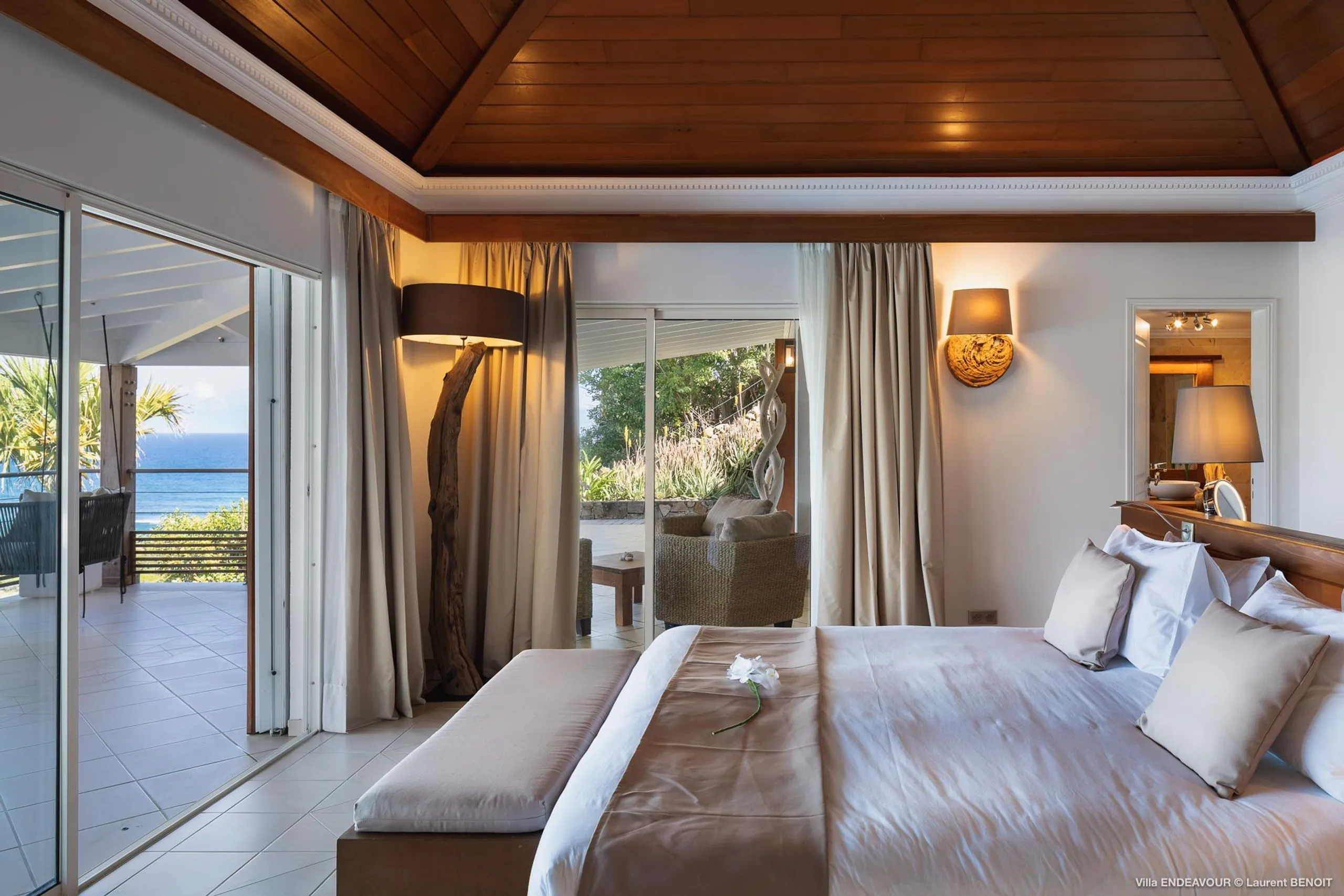 Stately Seaside Villa with Private Pool, Jacuzzi, and Fitness Room — photograph 6