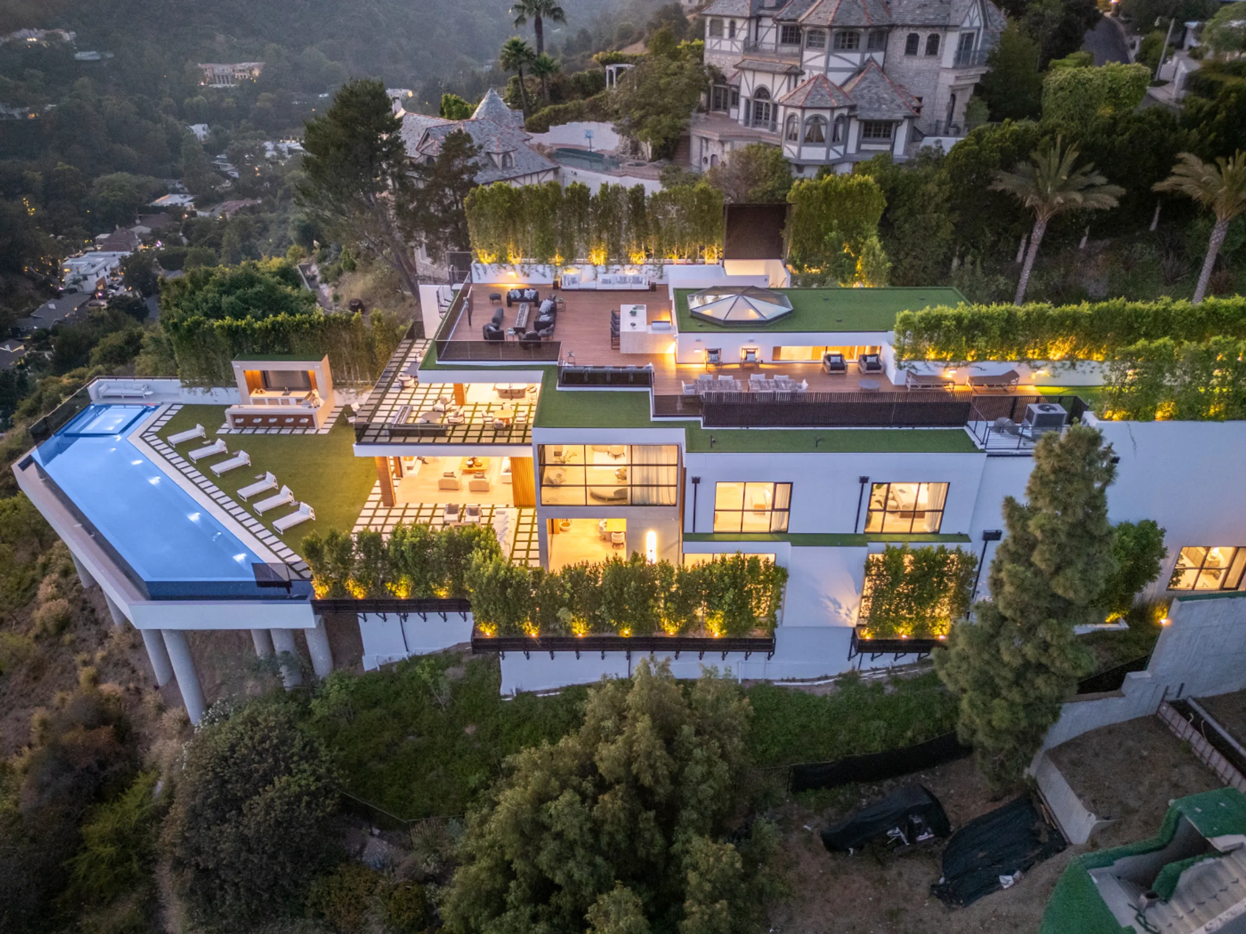 Prestigious Bel-Air Villa with Spa, Theater, & Seamless Indoor/Outdoor Spaces — photograph 7