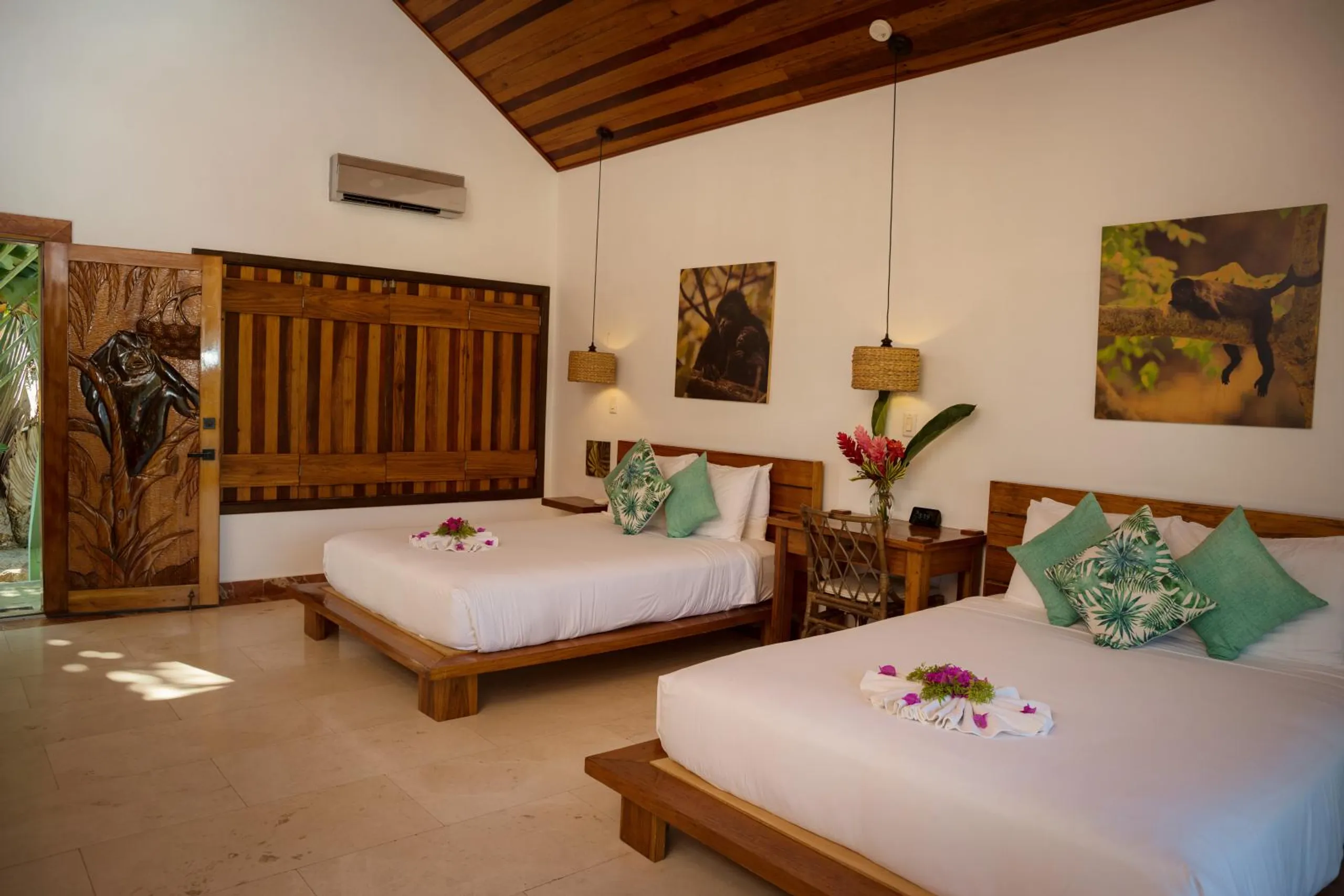 Exquisite Island Villa with Pool and Private Beach — photograph 9