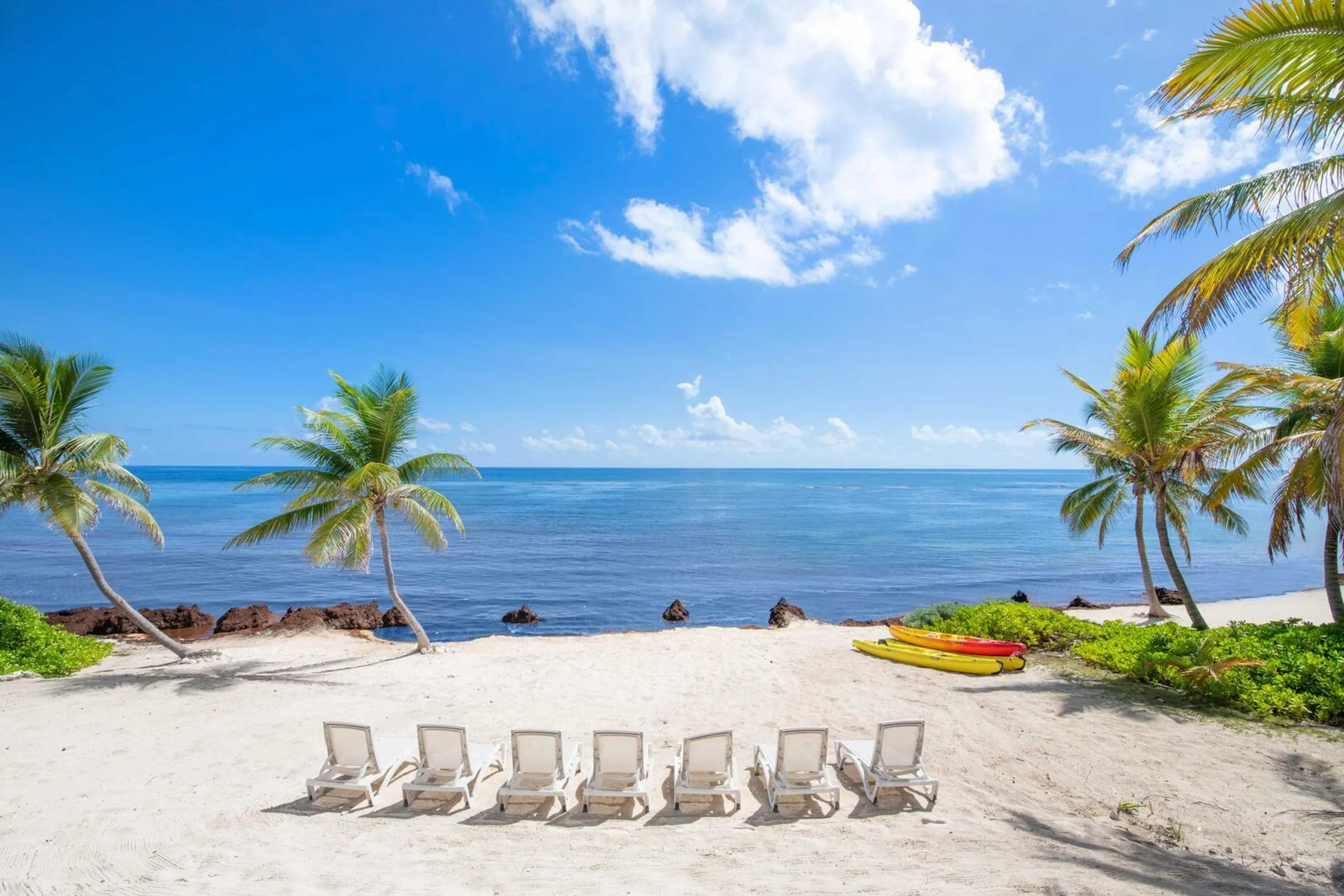 Elegant Ocean Kai Estate with Private Pool and Ocean Views — photograph 2