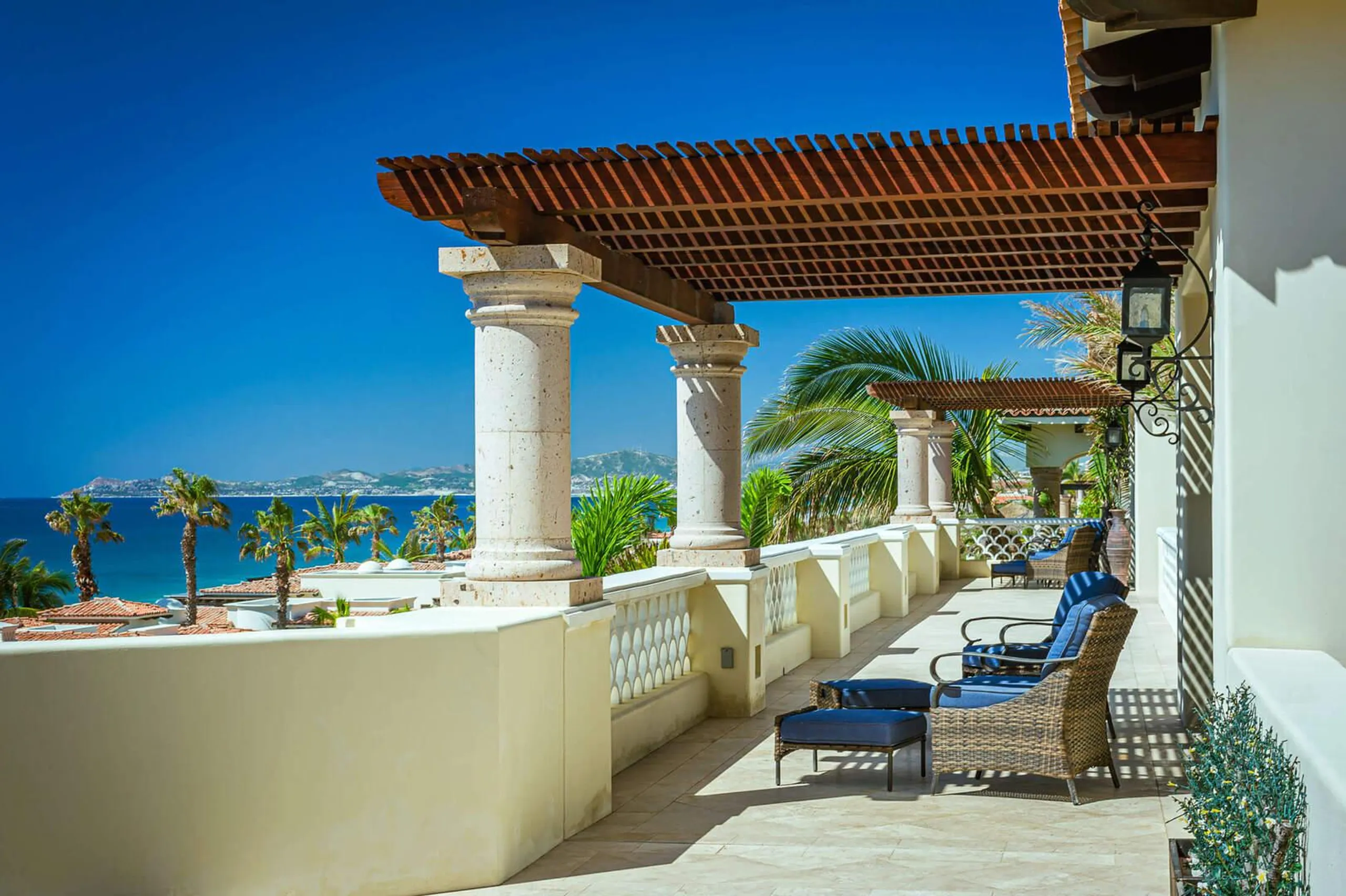 Upscale Family-Friendly Villa with Private Swimming Pool, Theater and Suana — photograph 8