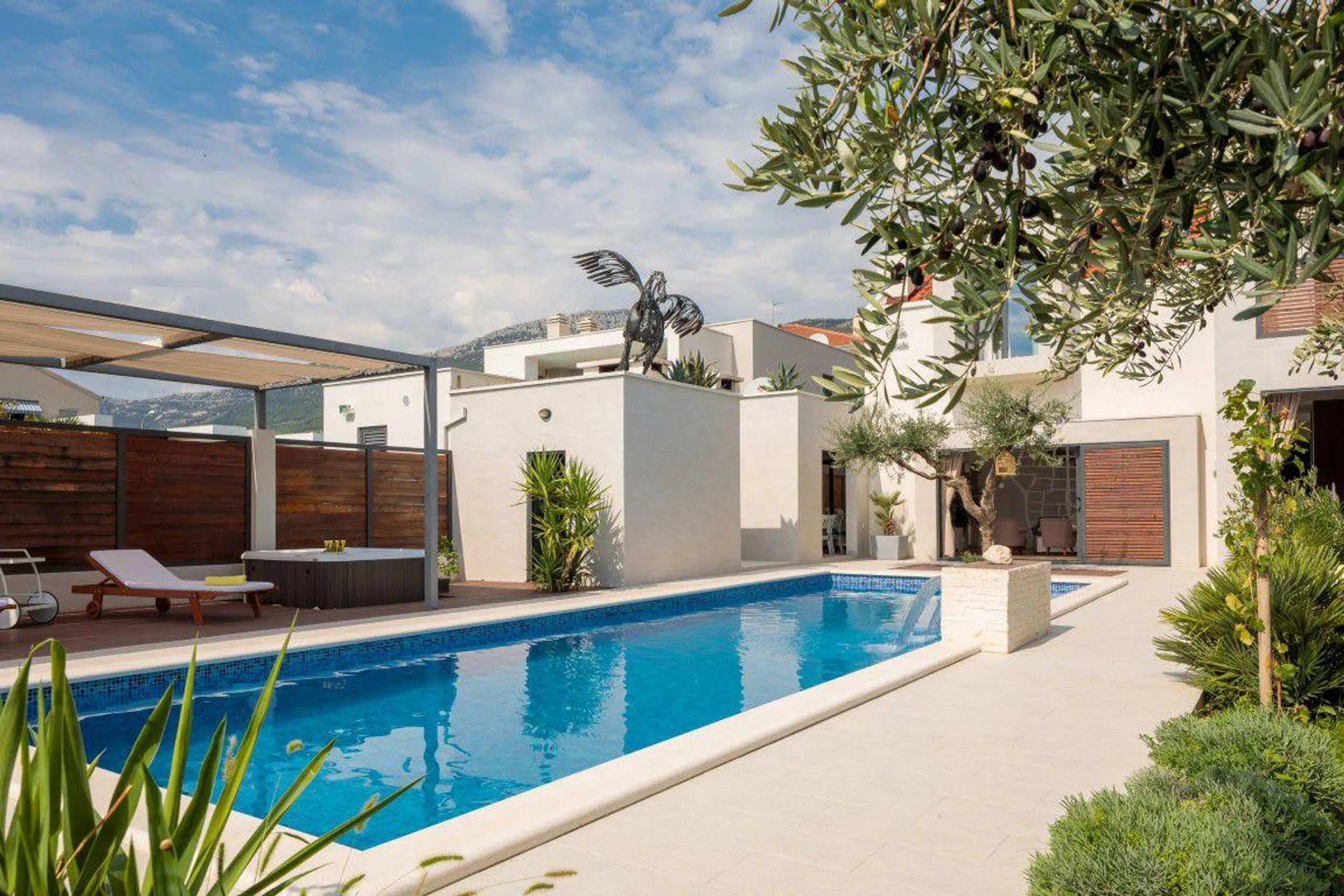 Calming Villa For Family with Swimming Pool — photograph 4