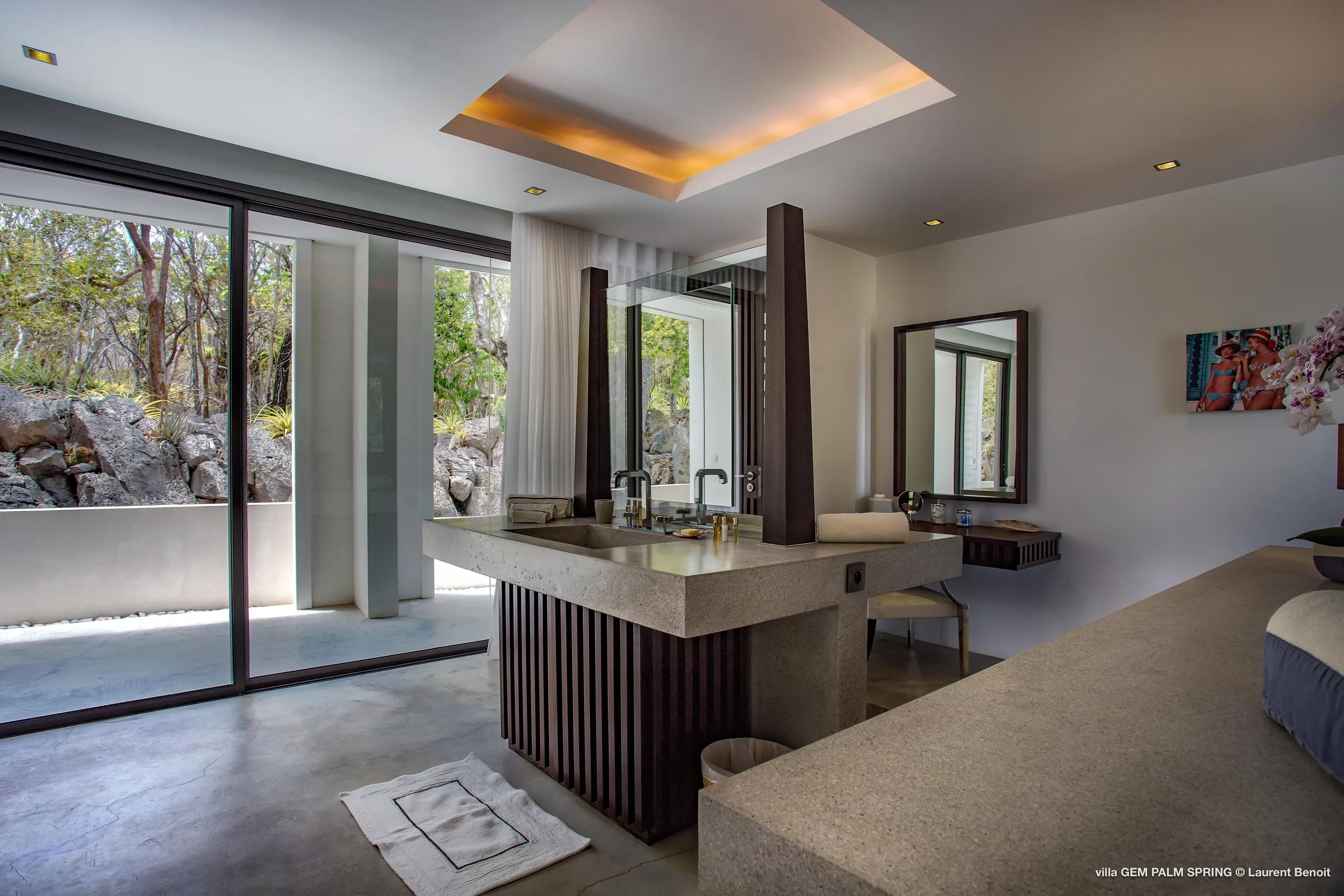 Ornate Tropical Estate with Infinity Pool and Luxury Gazebo — photograph 6