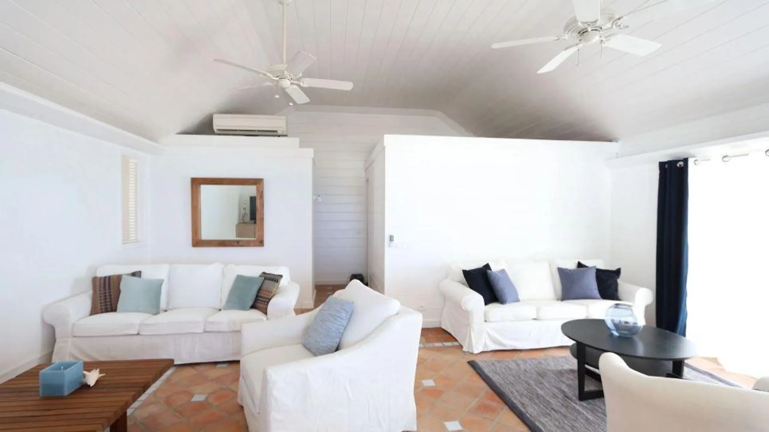 Relaxing Oasis Villa with Ocean Views and a Jacuzzi in St. Barths — photograph 10