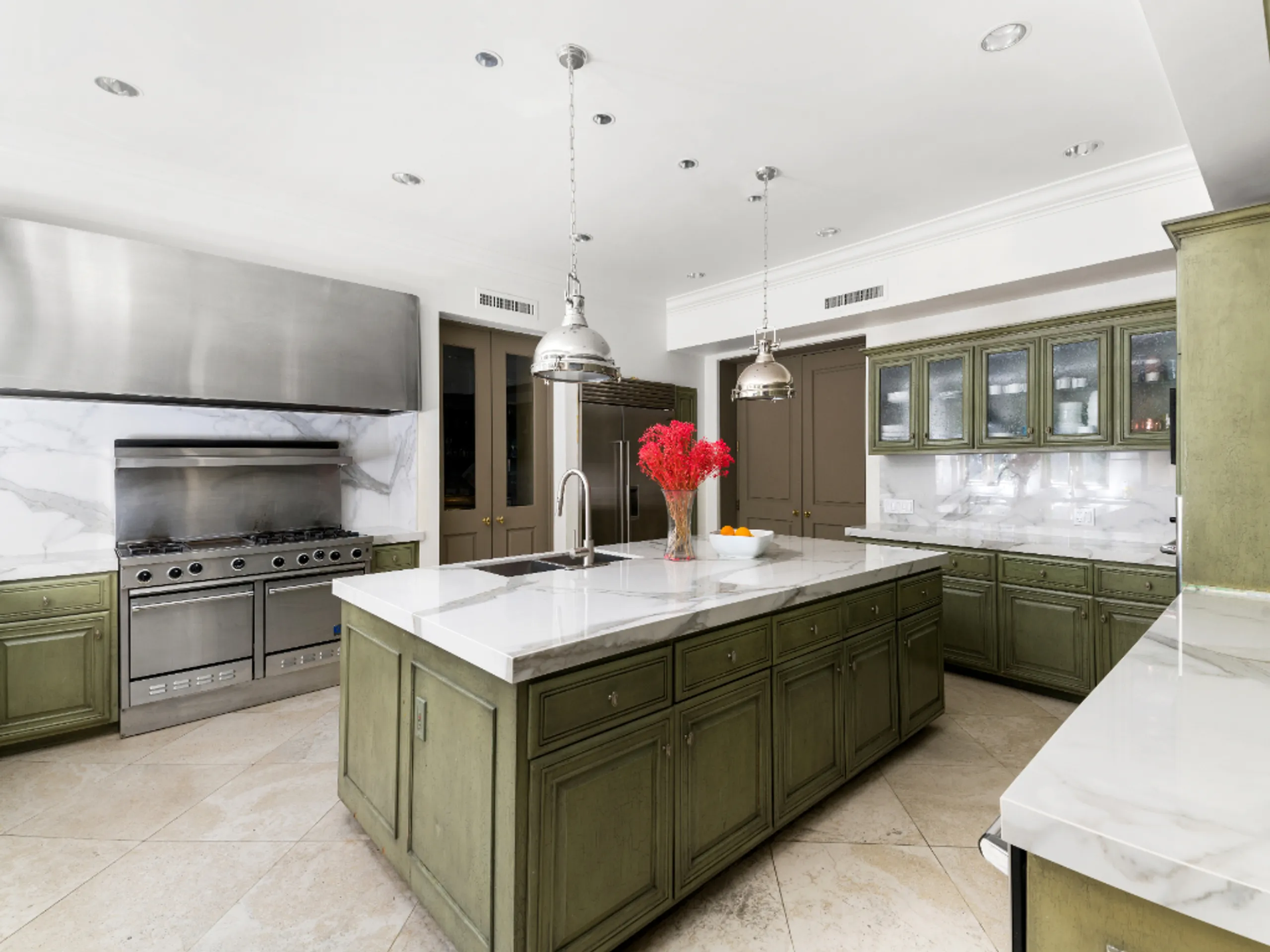 Majestic 12,000 Sq.Ft. Tuscan Estate with Pool, Spas & Recording Studio — photograph 10